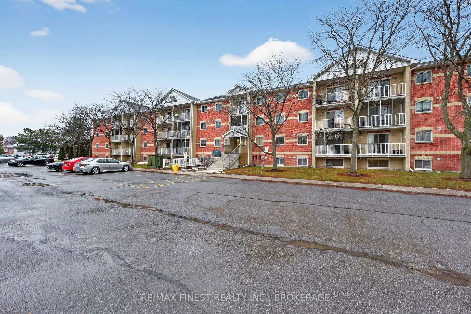 Front of Unit 311, 316 Kingsdale Avenue