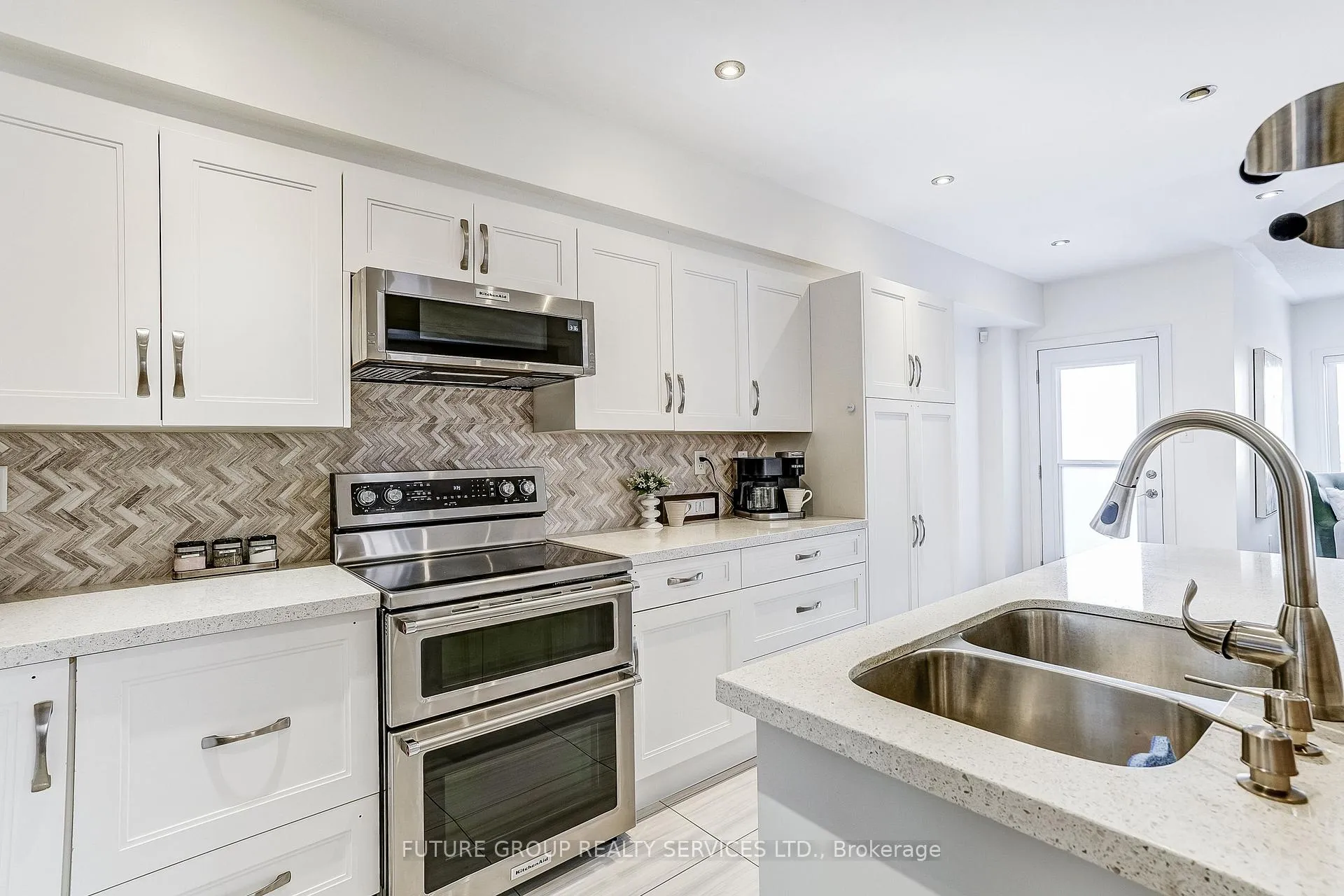Photo 10 of 72 Camino Drive, Vaughan, Vellore Village — HOMEH