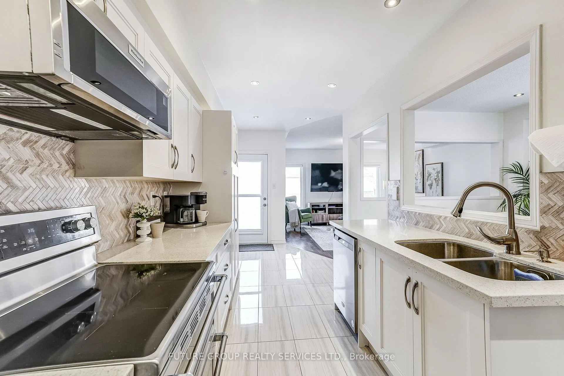 Photo 11 of 72 Camino Drive, Vaughan, Vellore Village — HOMEH
