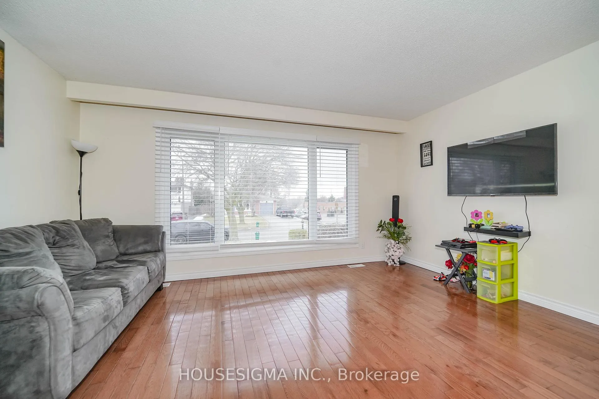 Photo 12 of 362 Newgate Avenue, Oshawa, Centennial — HOMEH