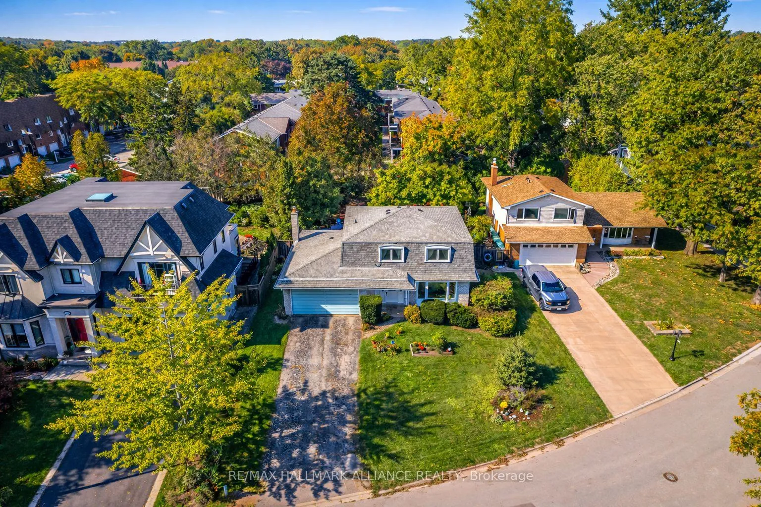 Photo 3 of 2033 Water's Edge Drive, Oakville, Bronte — HOMEH
