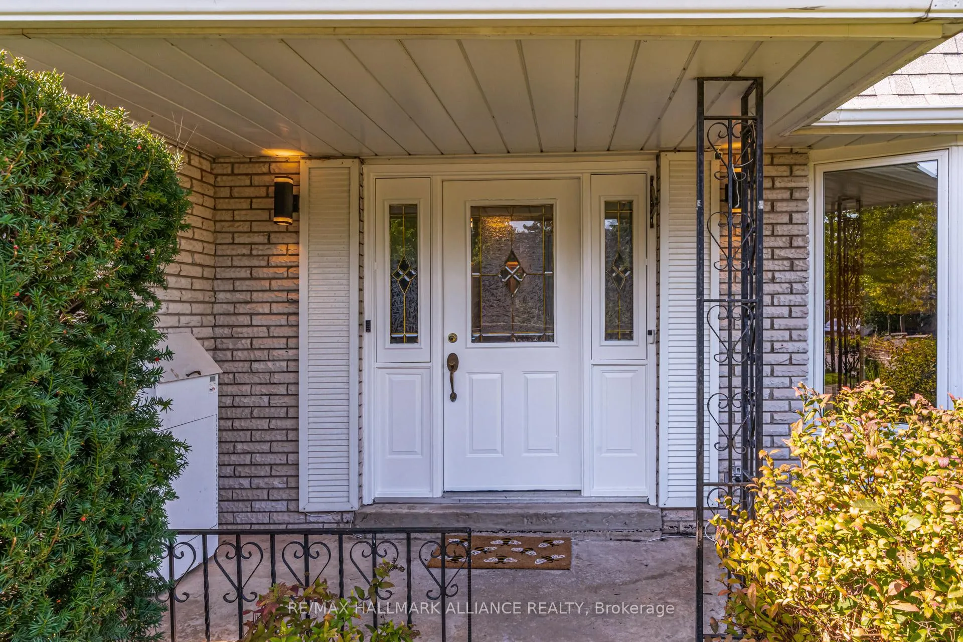 Photo 5 of 2033 Water's Edge Drive, Oakville, Bronte — HOMEH