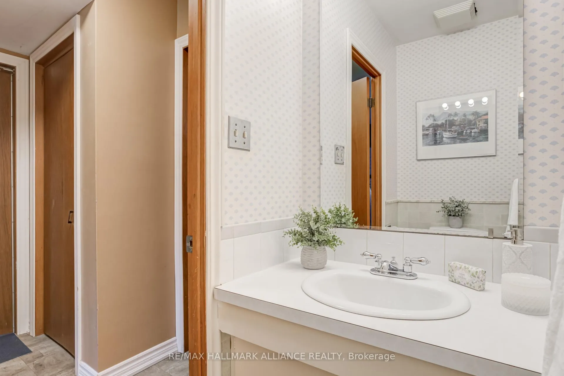 Photo 16 of 2033 Water's Edge Drive, Oakville, Bronte — HOMEH