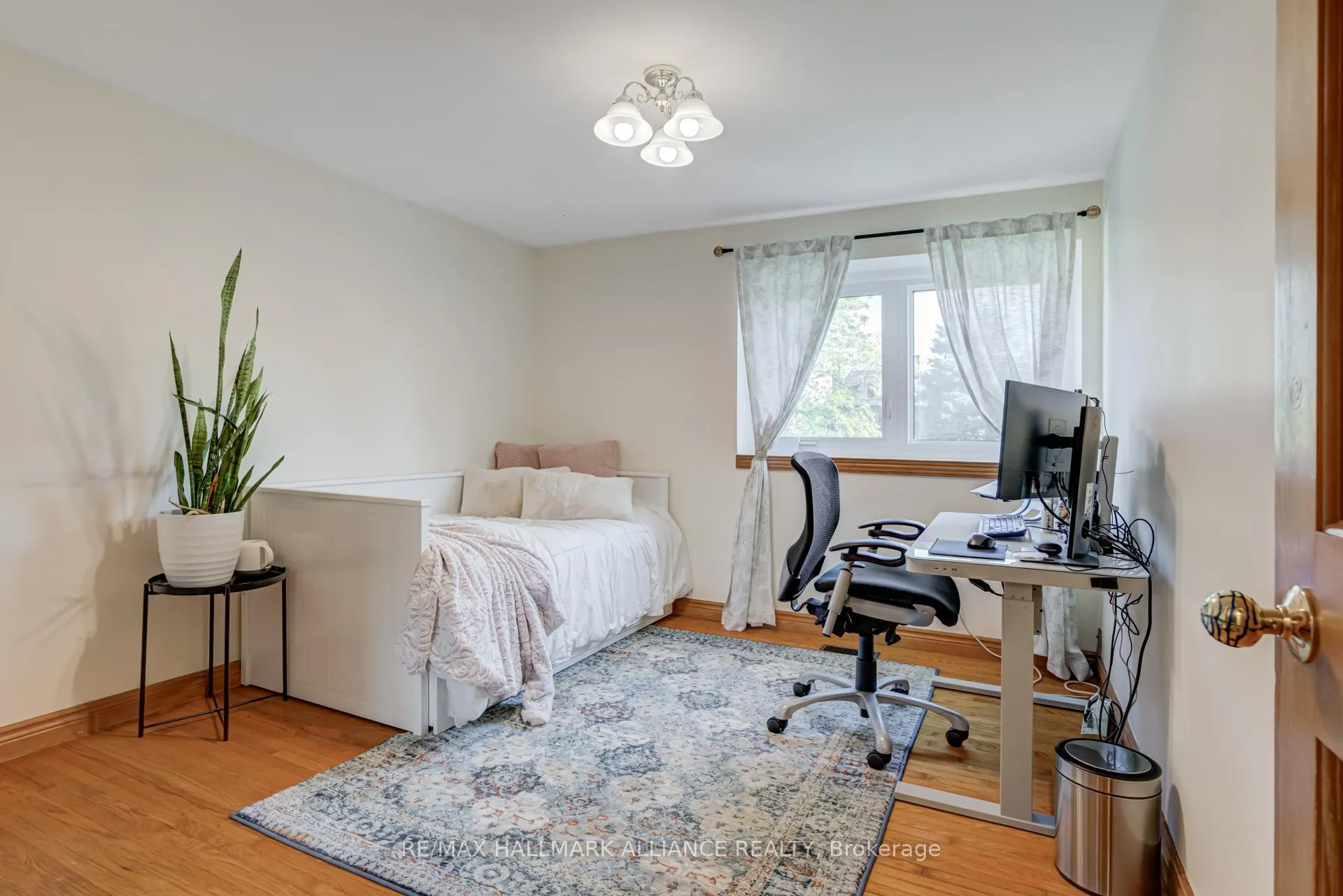Photo 23 of 2033 Water's Edge Drive, Oakville, Bronte — HOMEH