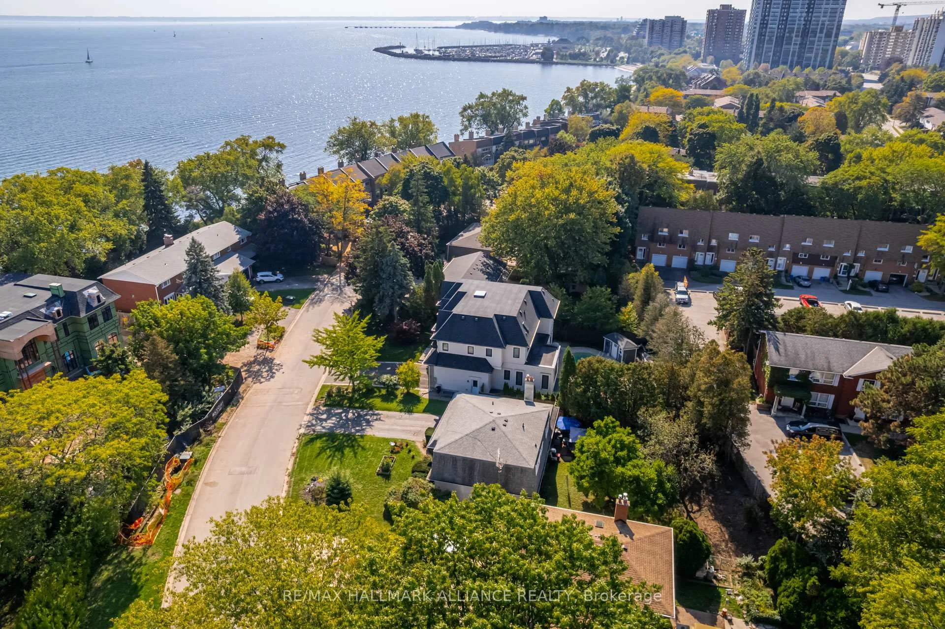 Photo 37 of 2033 Water's Edge Drive, Oakville, Bronte — HOMEH