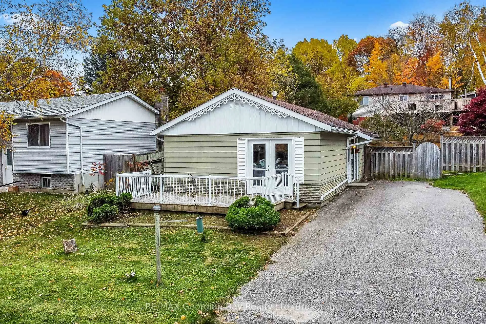 Photo 2 of 771 Birchwood Drive, Midland — HOMEH