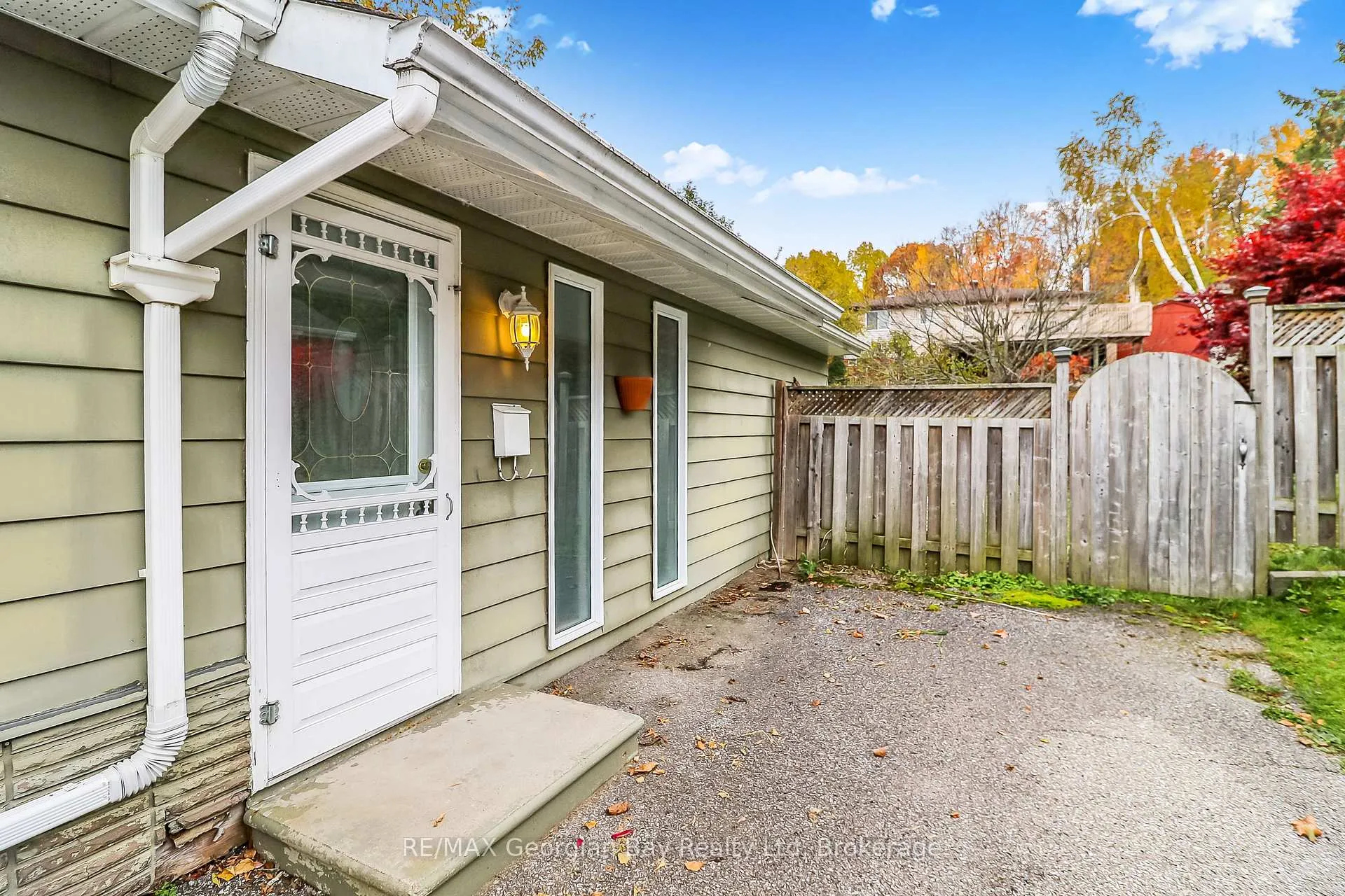 Photo 5 of 771 Birchwood Drive, Midland — HOMEH