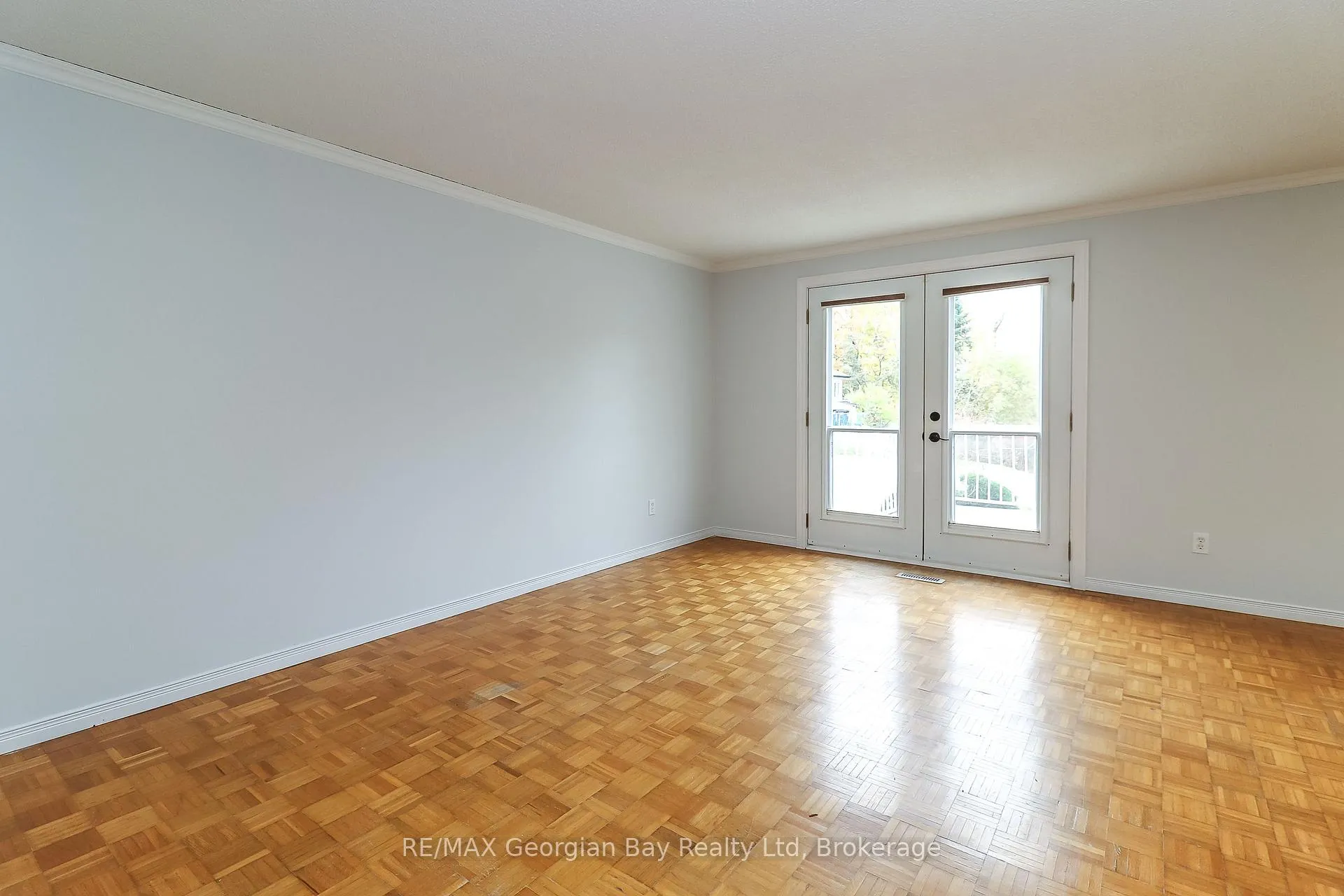 Photo 10 of 771 Birchwood Drive, Midland — HOMEH