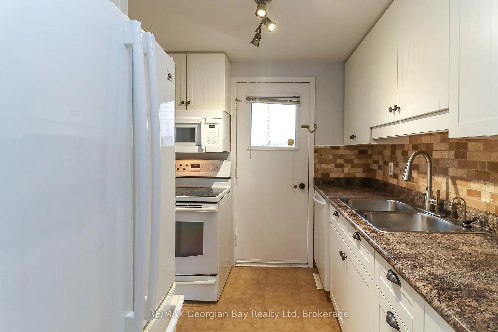 Photo 17 of 771 Birchwood Drive, Midland — HOMEH