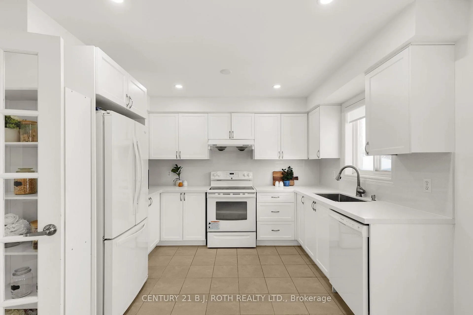 Photo 4 of 148 Marsellus Drive, Barrie, Holly — HOMEH