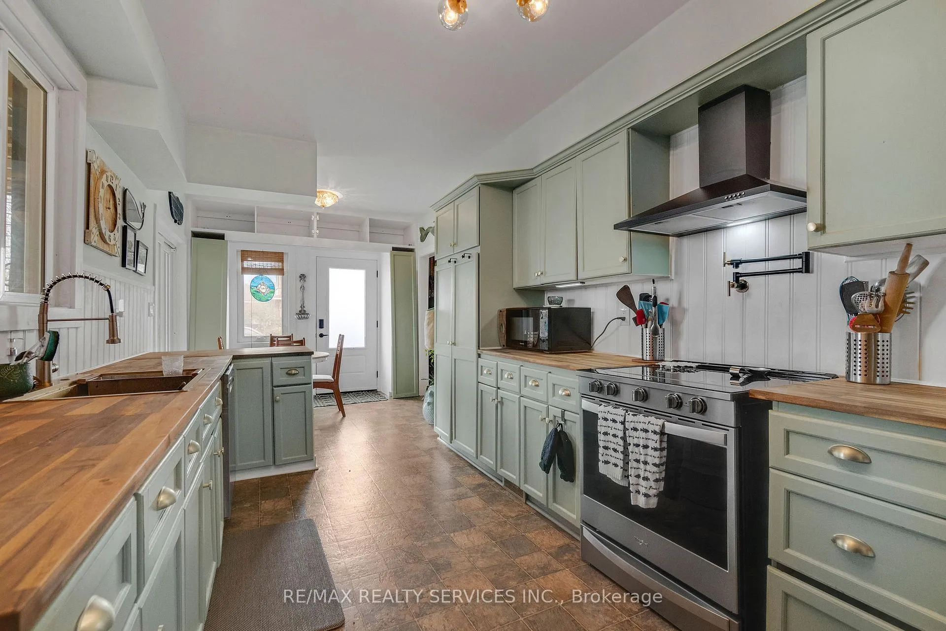 Photo 9 of 939 Beach Boulevard, Hamilton, Hamilton Beach — HOMEH