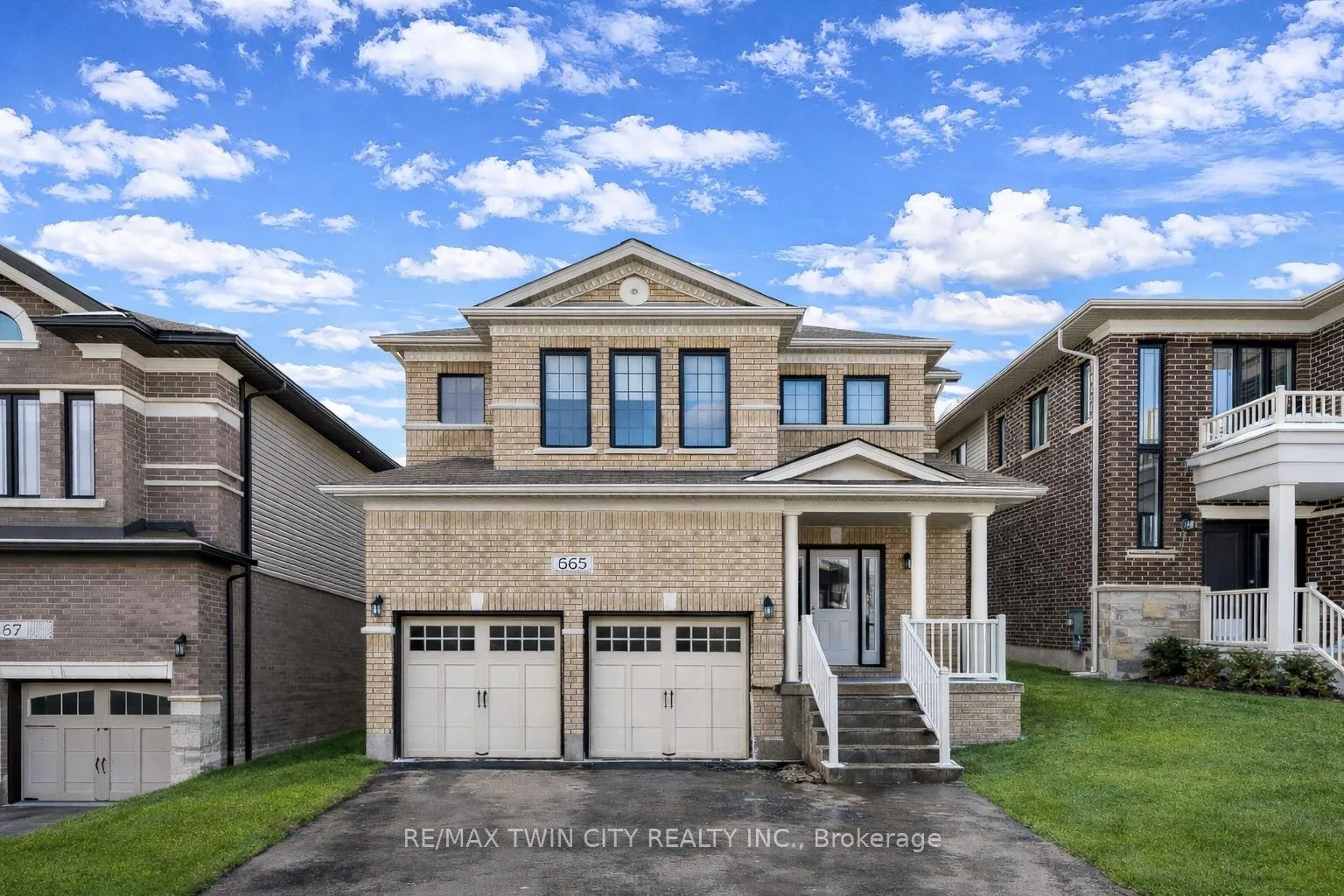 Front of 565 Florencedale Crescent
