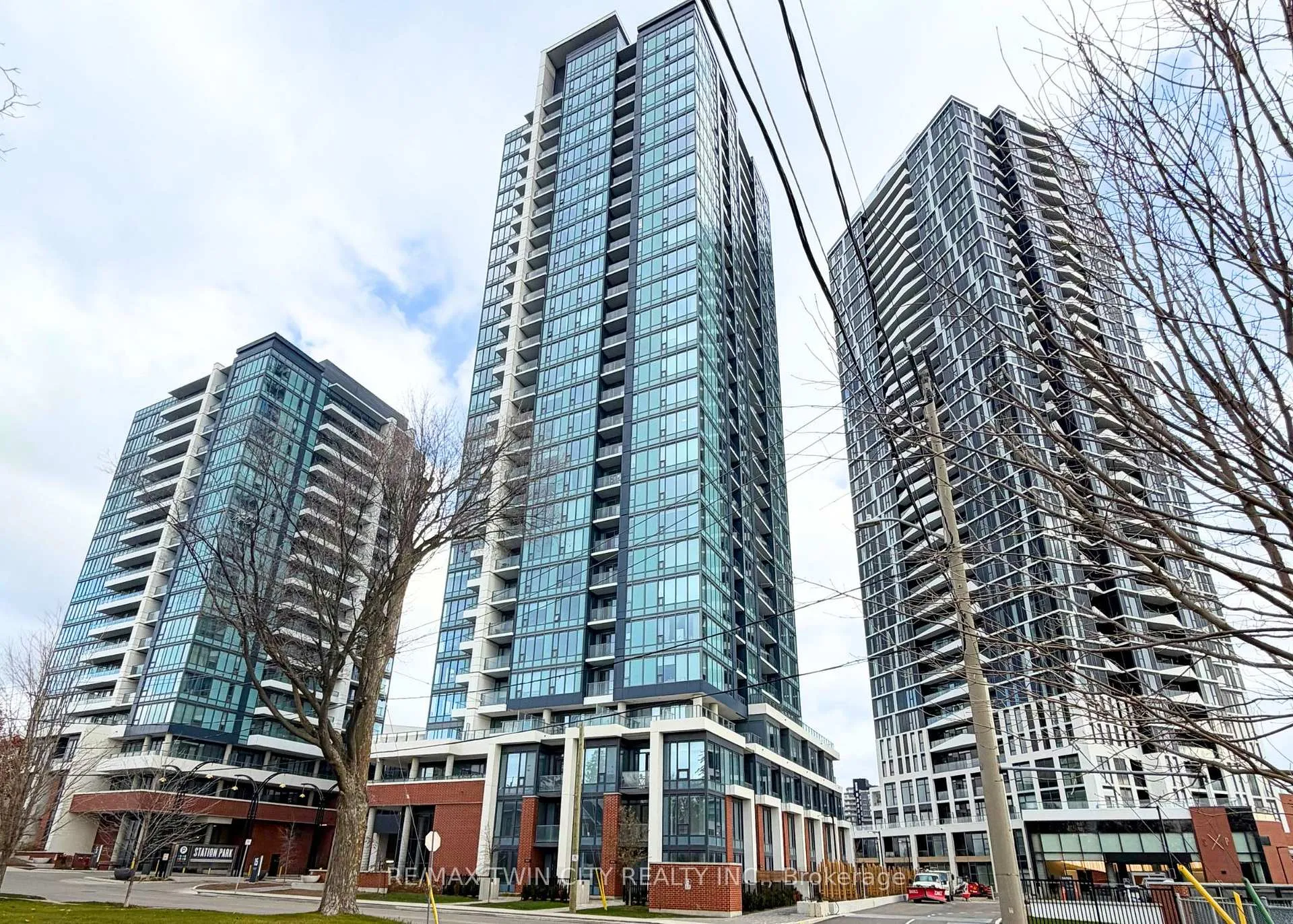 Front of Unit 1805, 5 Wellington Street S