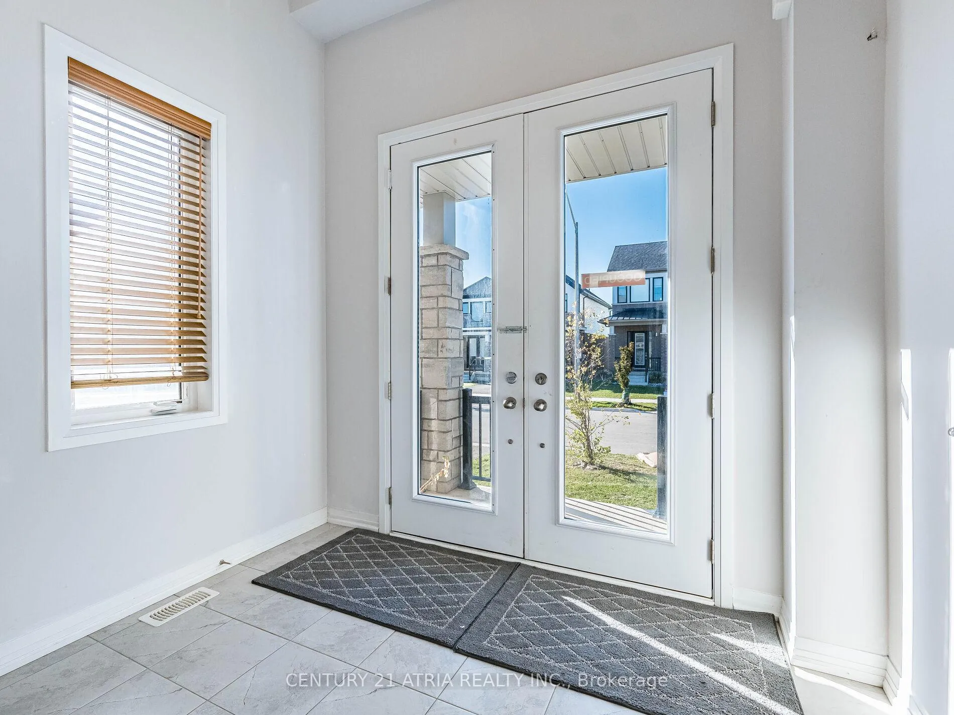Photo 4 of 60 Yale Drive, Hamilton, Mount Hope — HOMEH