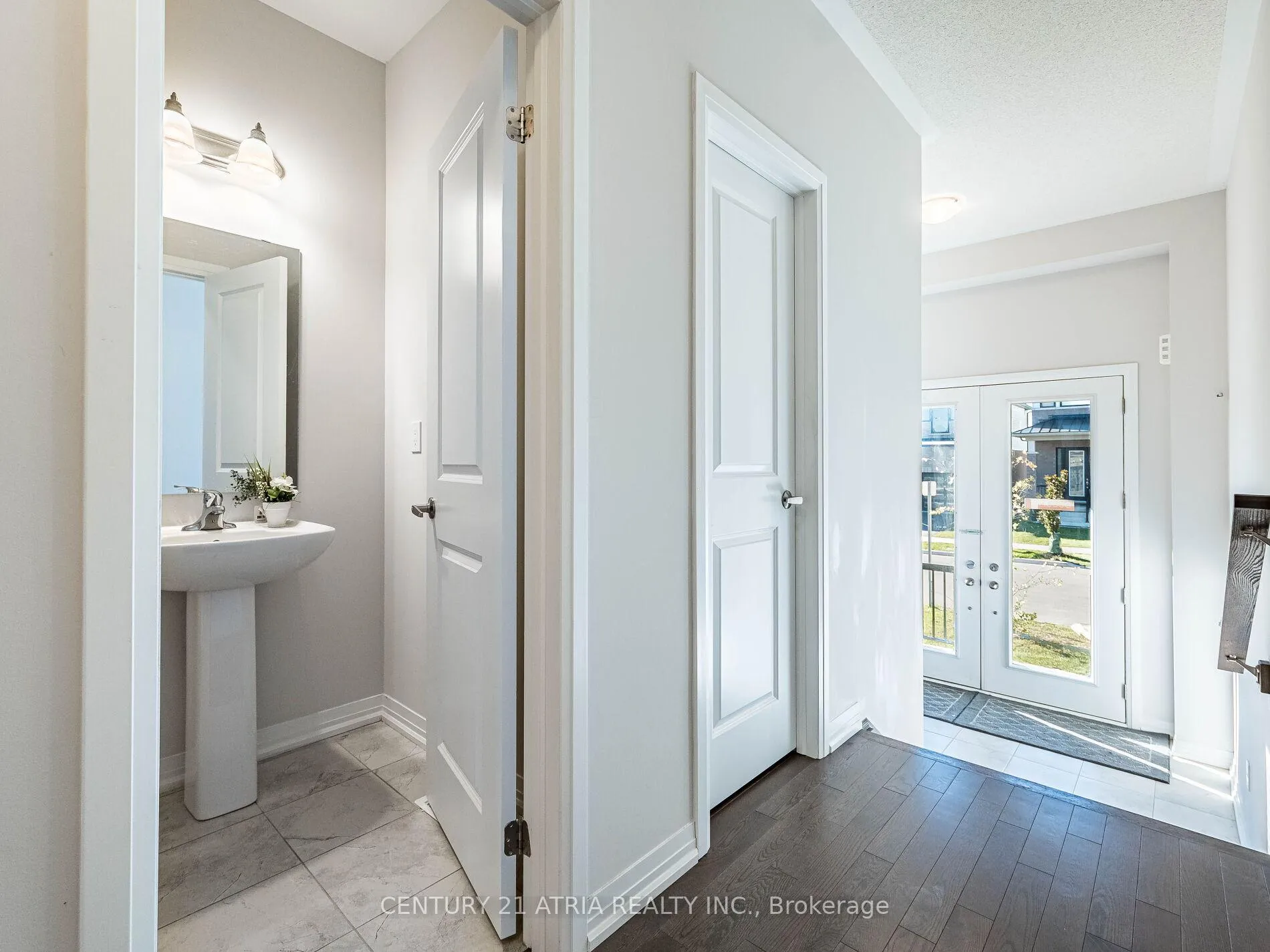 Photo 6 of 60 Yale Drive, Hamilton, Mount Hope — HOMEH
