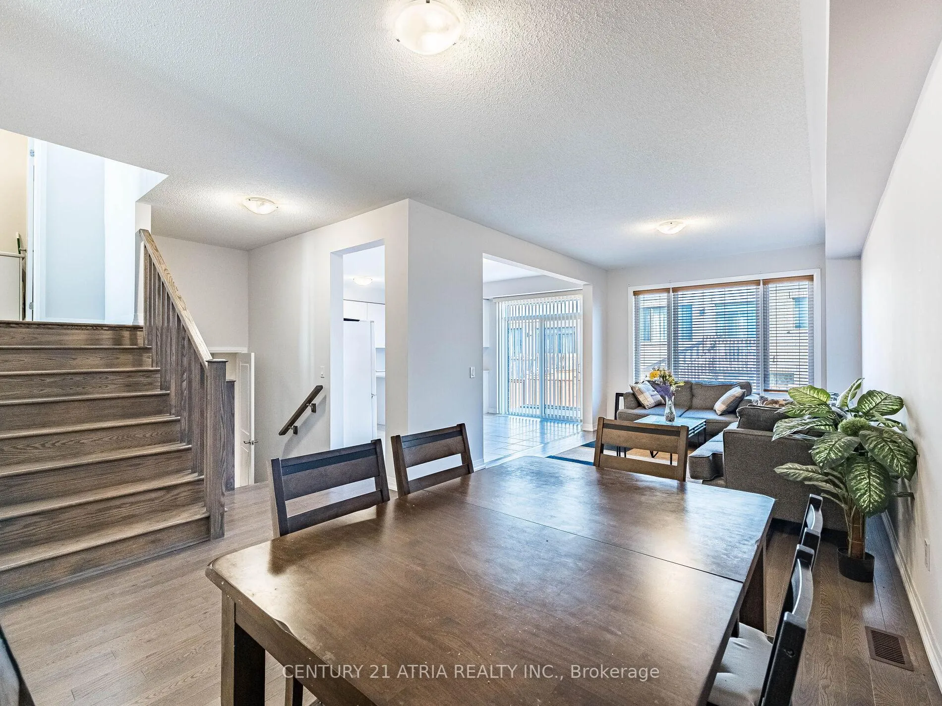 Photo 9 of 60 Yale Drive, Hamilton, Mount Hope — HOMEH