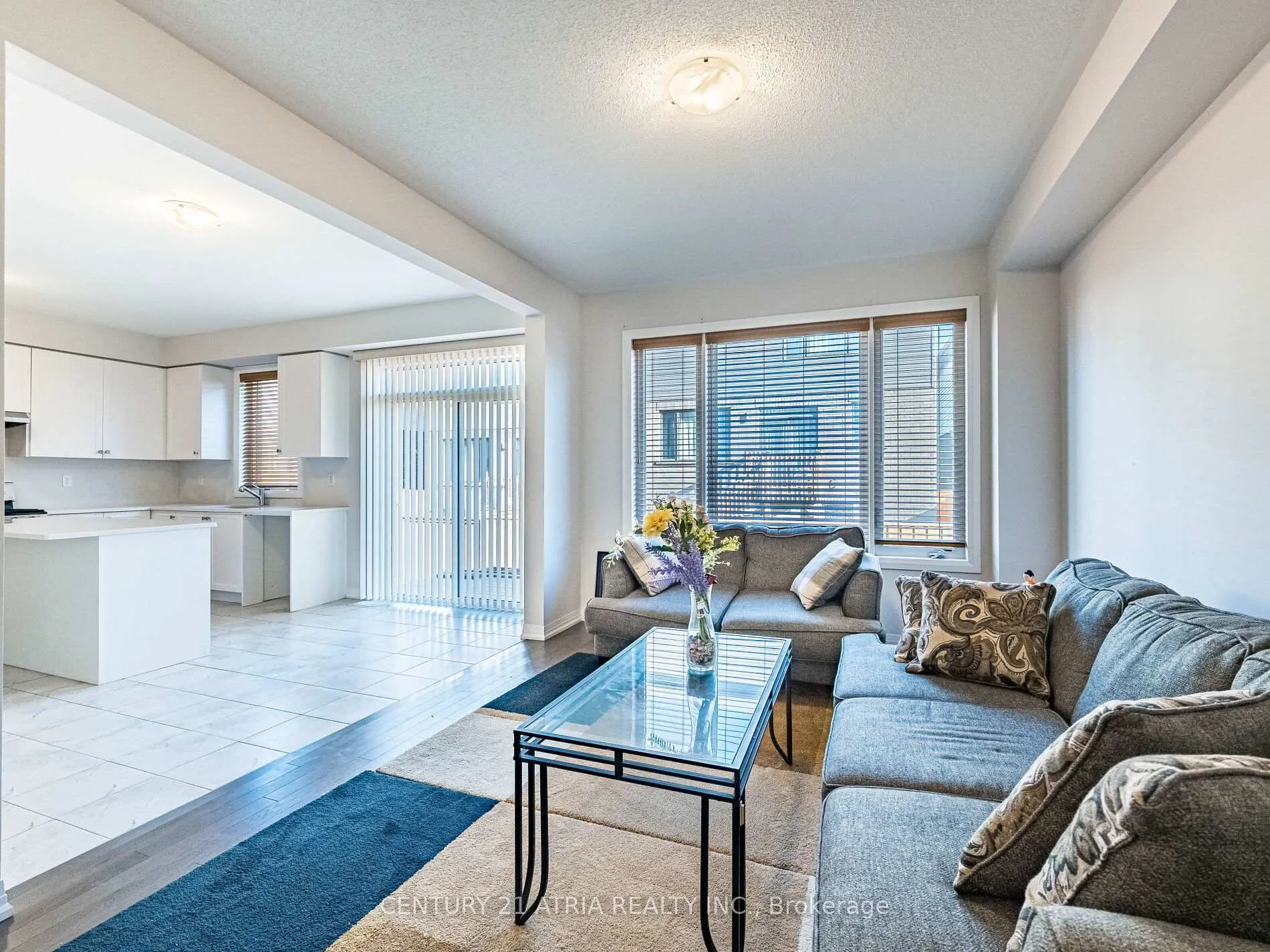 Photo 10 of 60 Yale Drive, Hamilton, Mount Hope — HOMEH