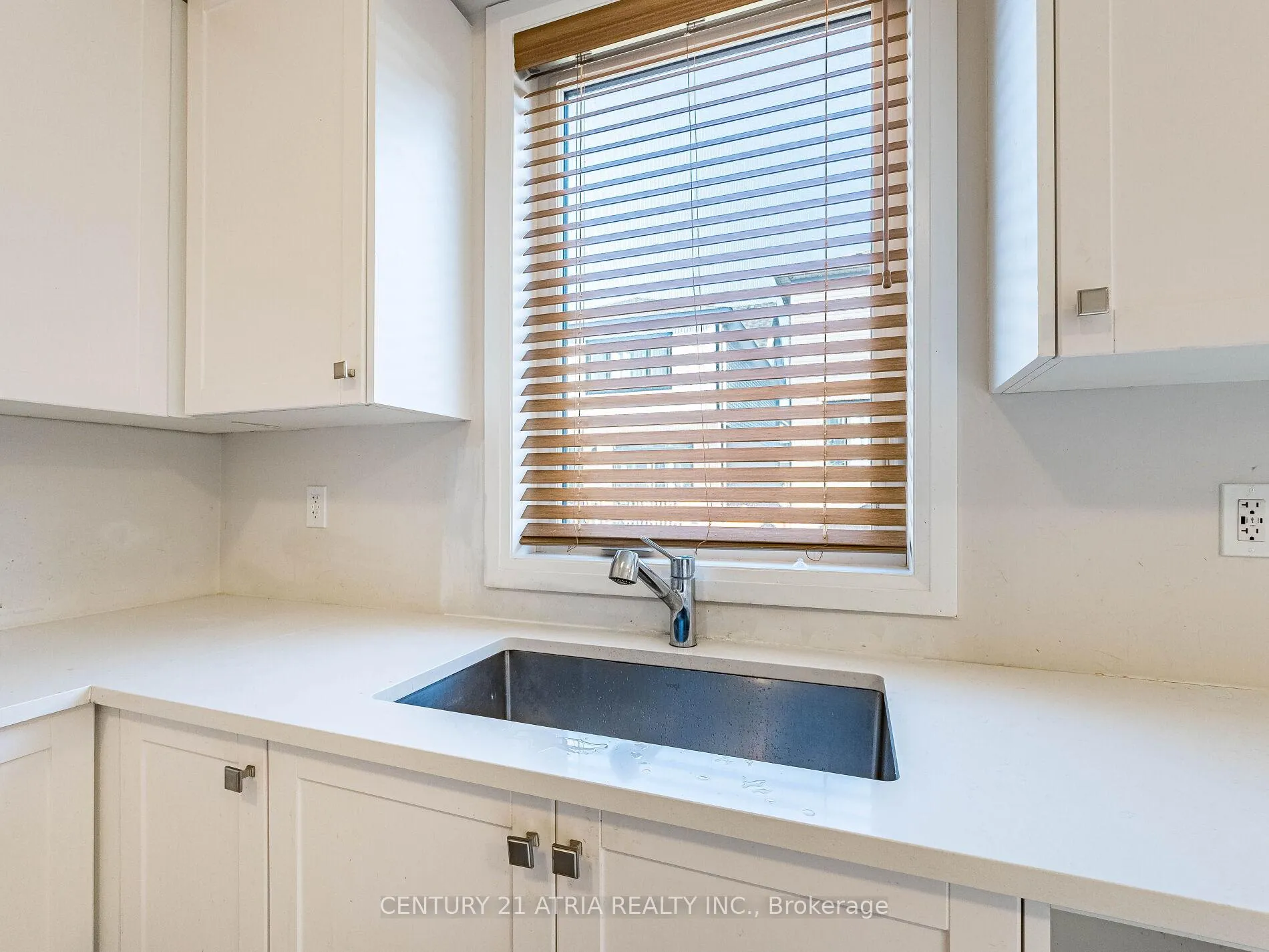 Photo 13 of 60 Yale Drive, Hamilton, Mount Hope — HOMEH