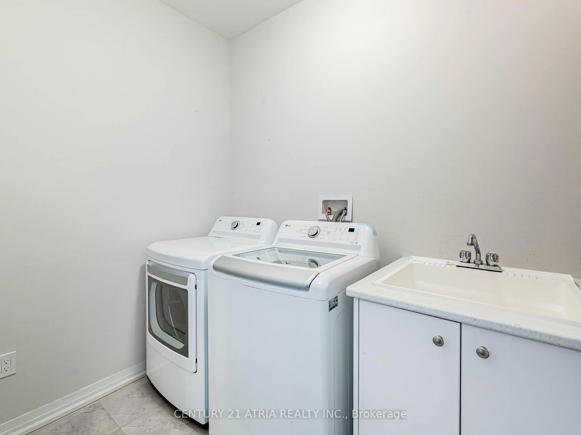 Photo 15 of 60 Yale Drive, Hamilton, Mount Hope — HOMEH