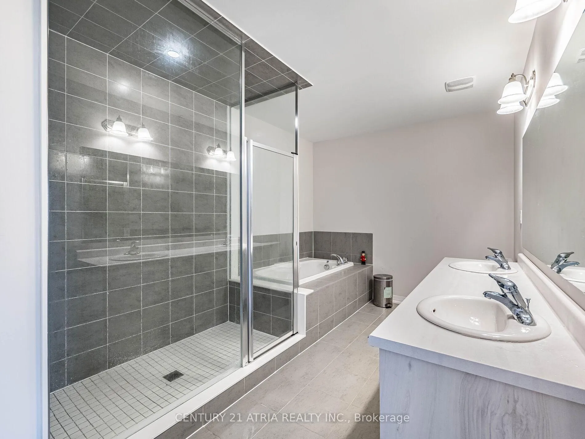 Photo 22 of 60 Yale Drive, Hamilton, Mount Hope — HOMEH