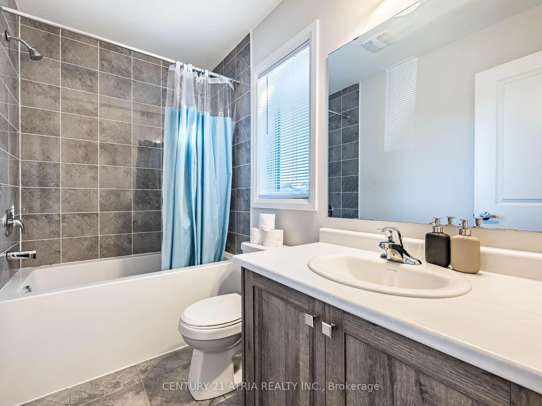 Photo 27 of 60 Yale Drive, Hamilton, Mount Hope — HOMEH
