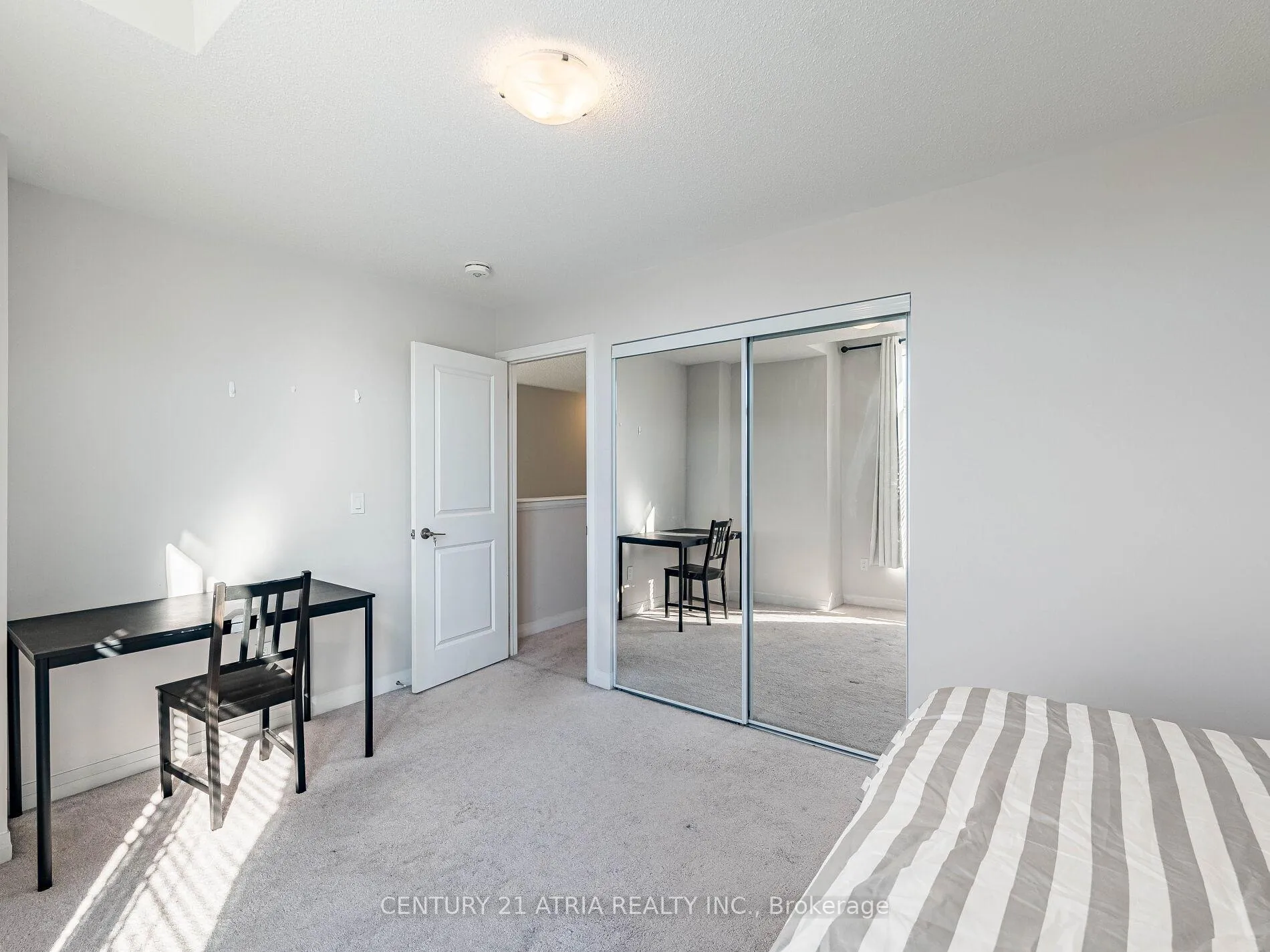 Photo 30 of 60 Yale Drive, Hamilton, Mount Hope — HOMEH