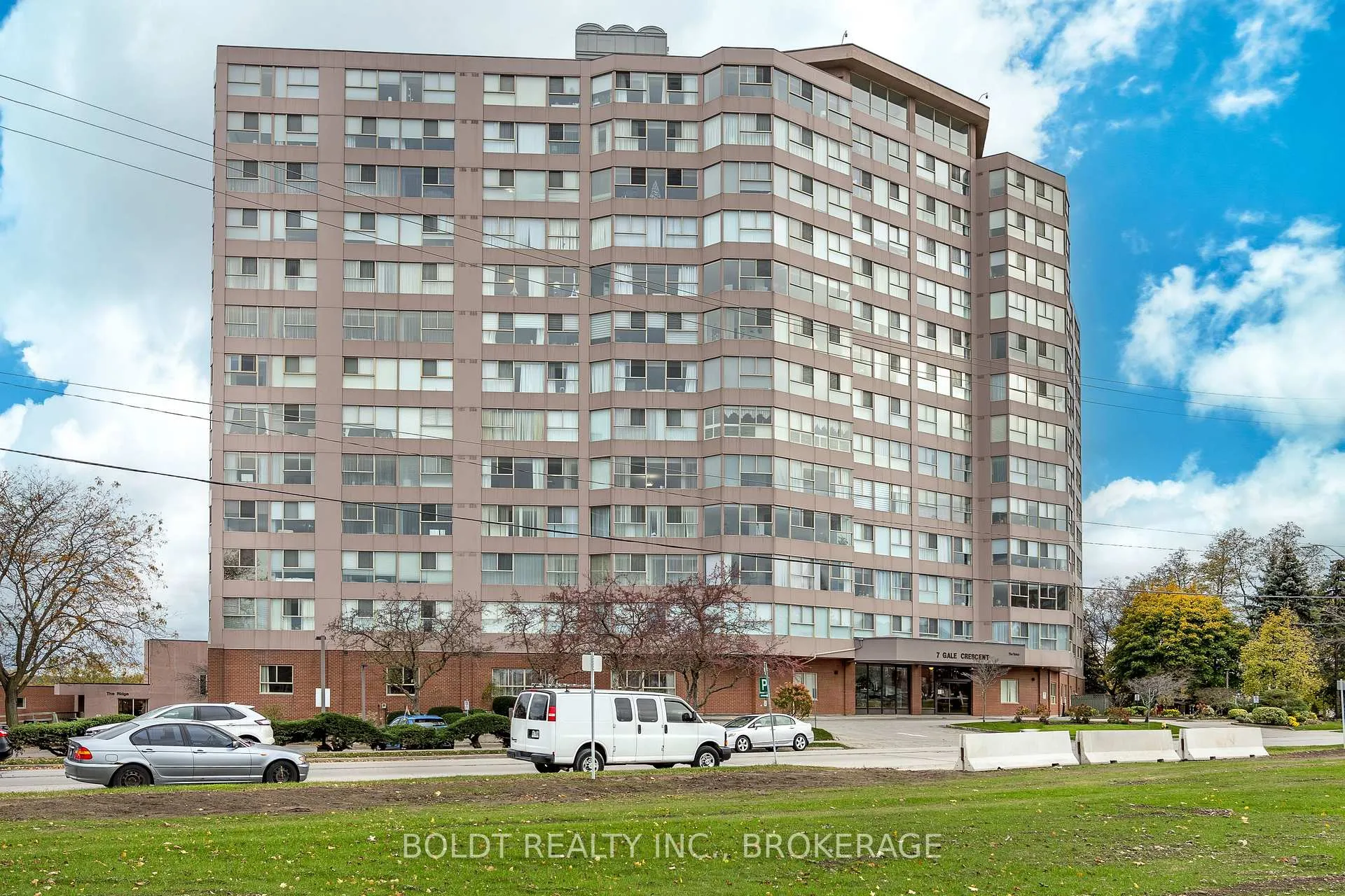 Photo 2 of Unit 604, 7 Gale Crescent, St. Catharines, E. Chester — HOMEH