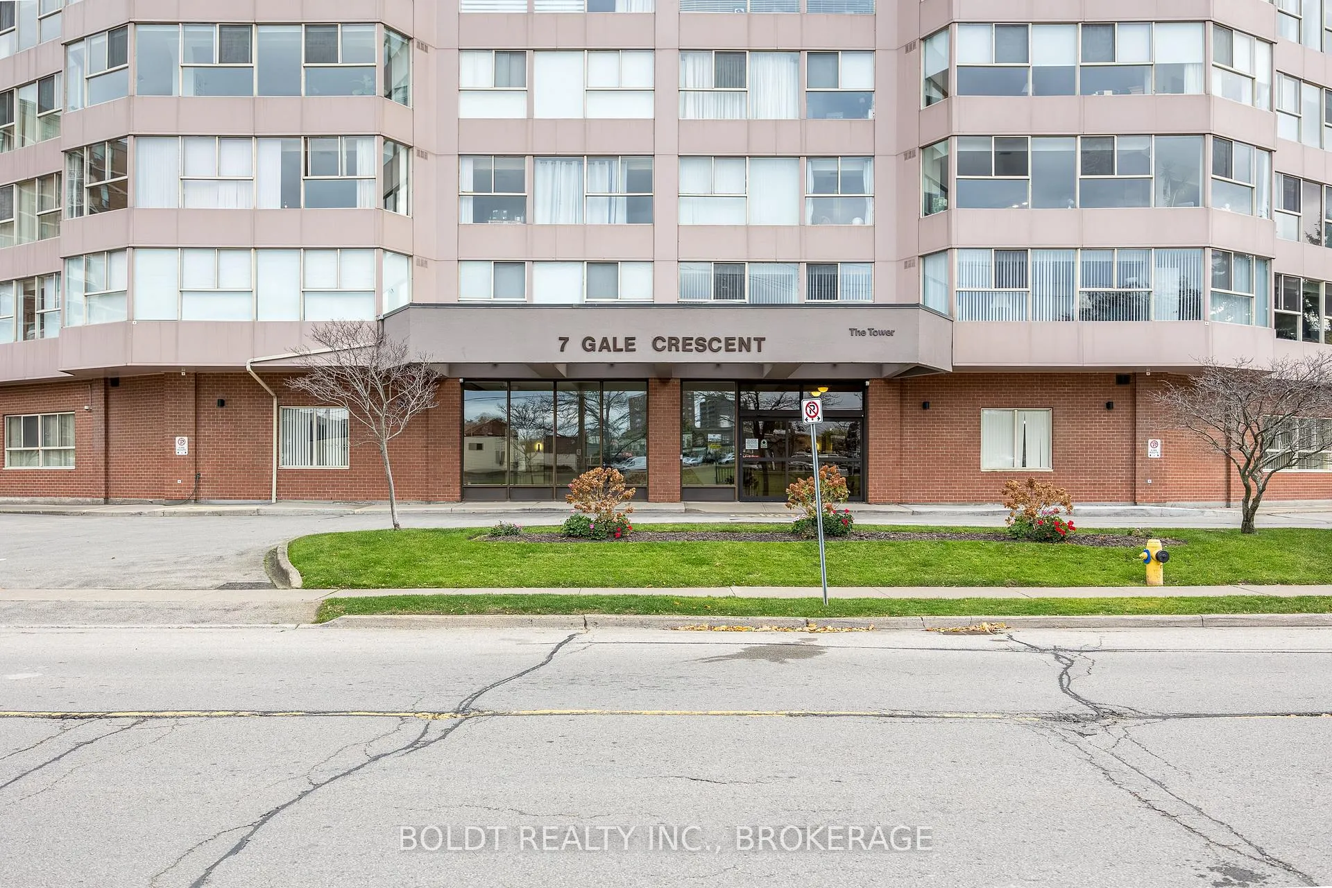 Photo 3 of Unit 604, 7 Gale Crescent, St. Catharines, E. Chester — HOMEH