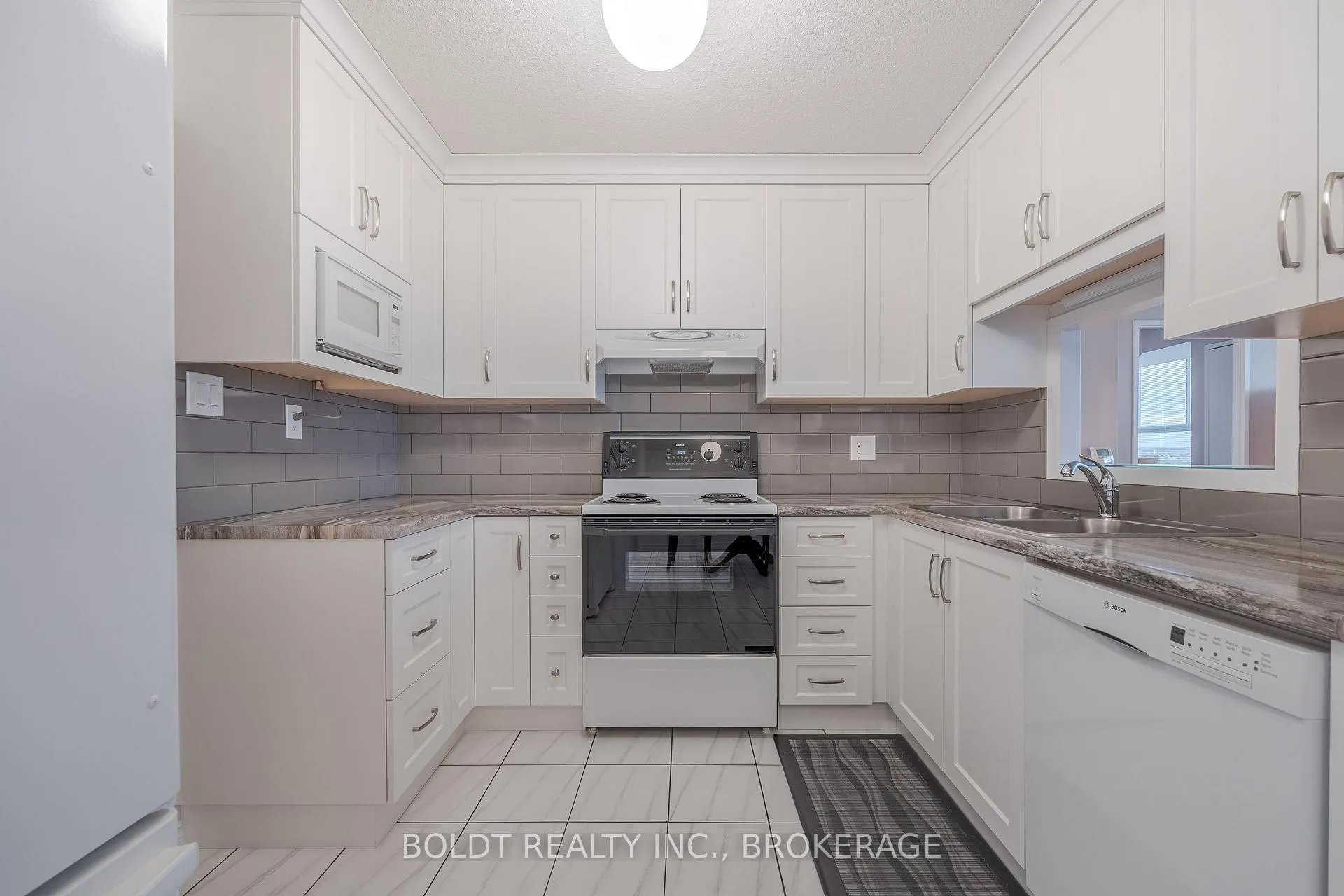 Photo 5 of Unit 604, 7 Gale Crescent, St. Catharines, E. Chester — HOMEH