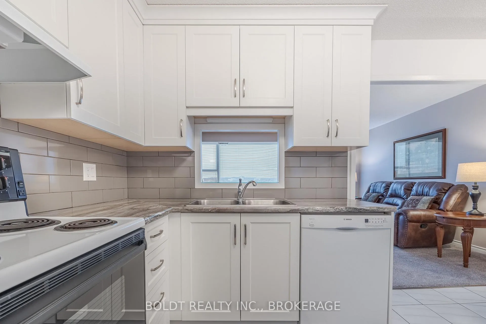 Photo 6 of Unit 604, 7 Gale Crescent, St. Catharines, E. Chester — HOMEH