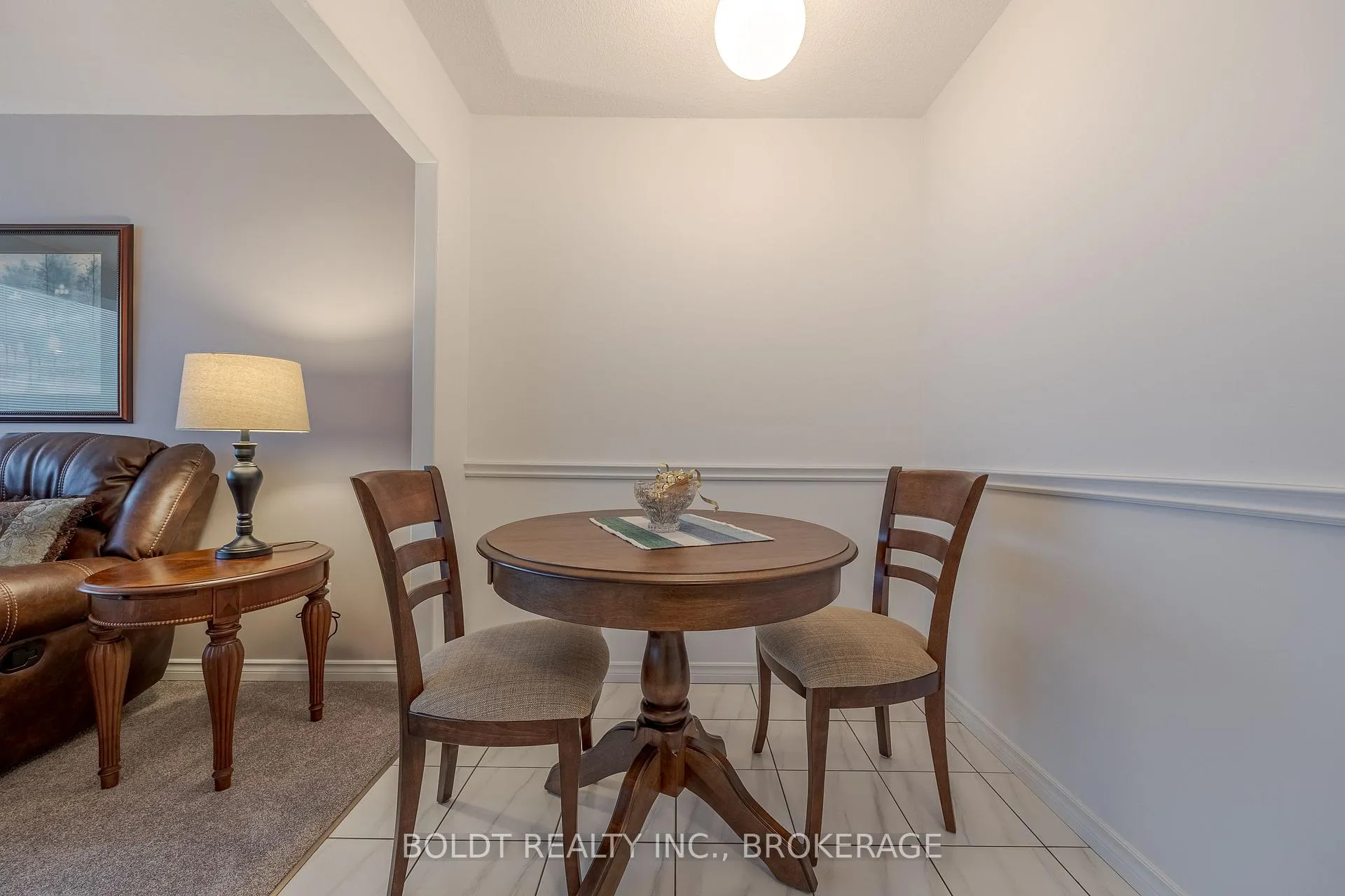 Photo 8 of Unit 604, 7 Gale Crescent, St. Catharines, E. Chester — HOMEH
