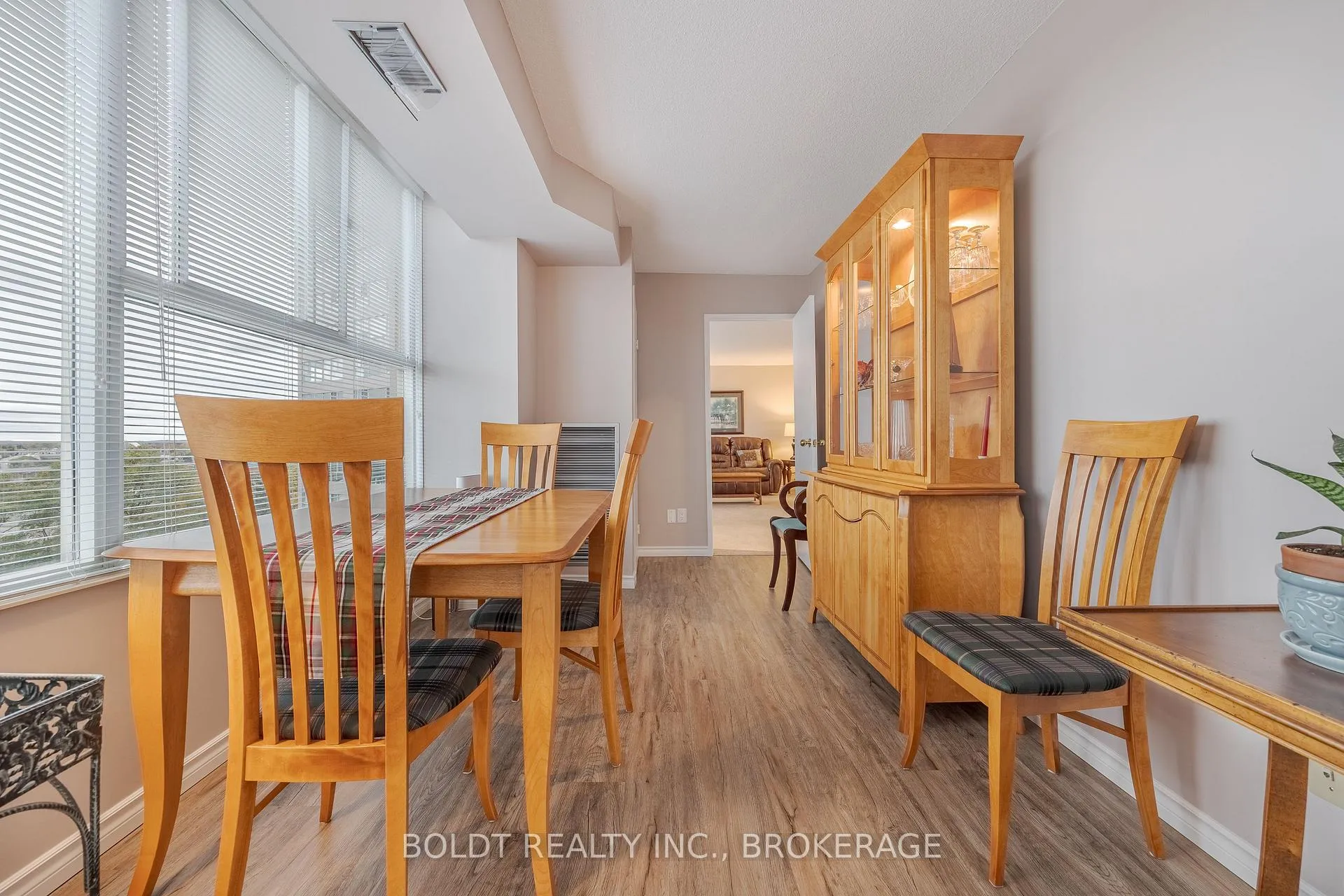 Photo 13 of Unit 604, 7 Gale Crescent, St. Catharines, E. Chester — HOMEH