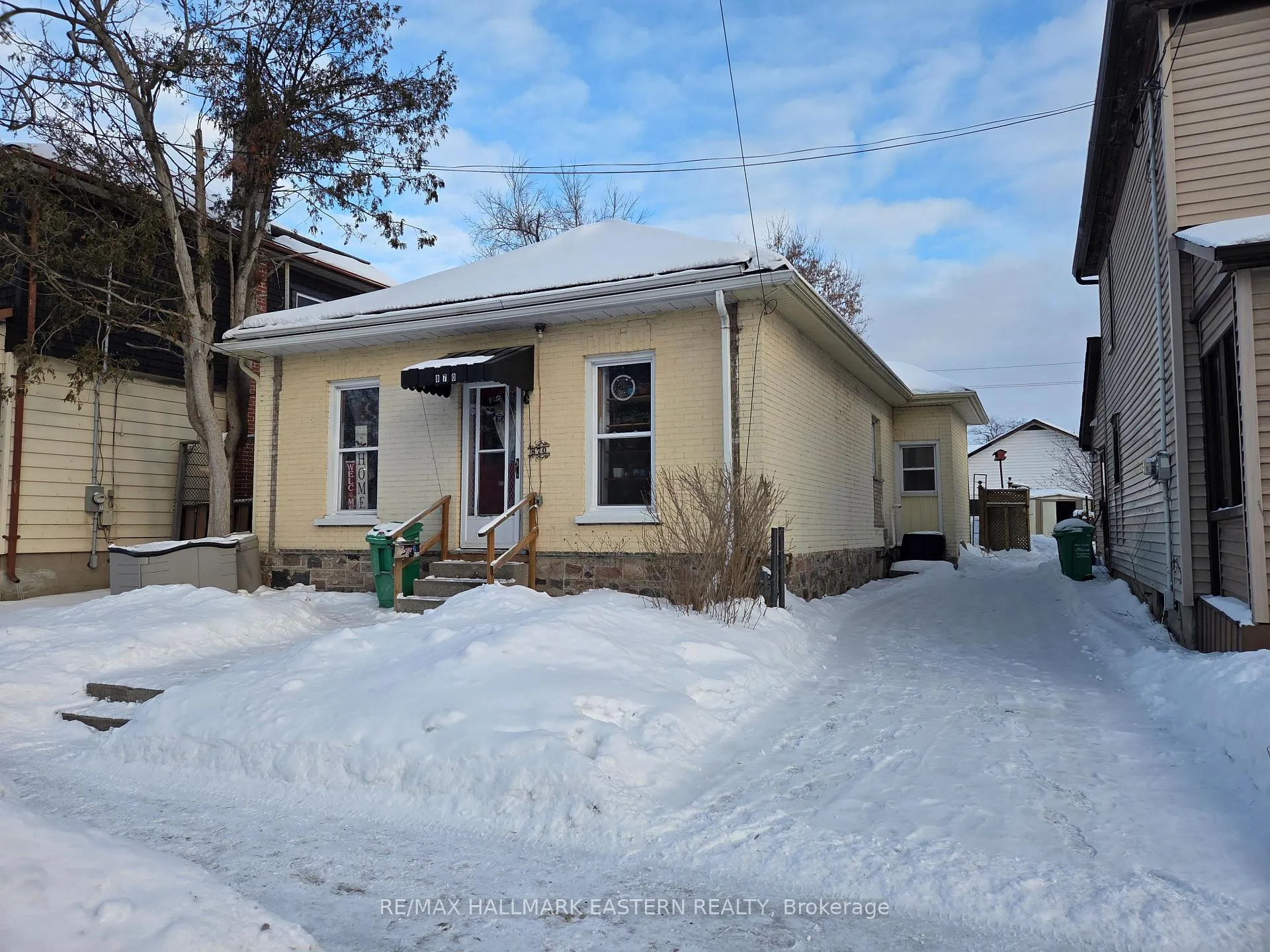 Front of 870 George Street N
