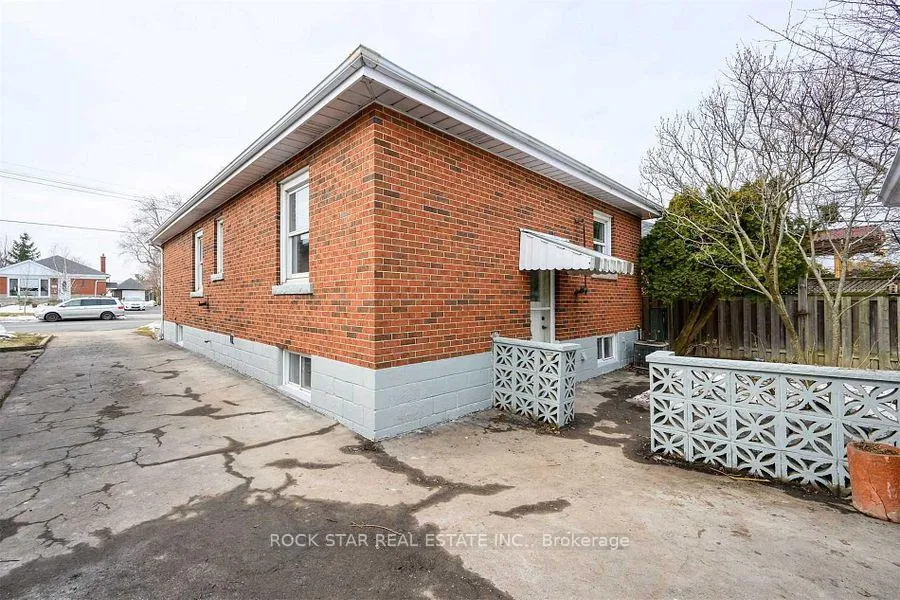 Photo 19 of Unit Lower, 919 Brucedale Avenue E, Hamilton, Sunninghill — HOMEH