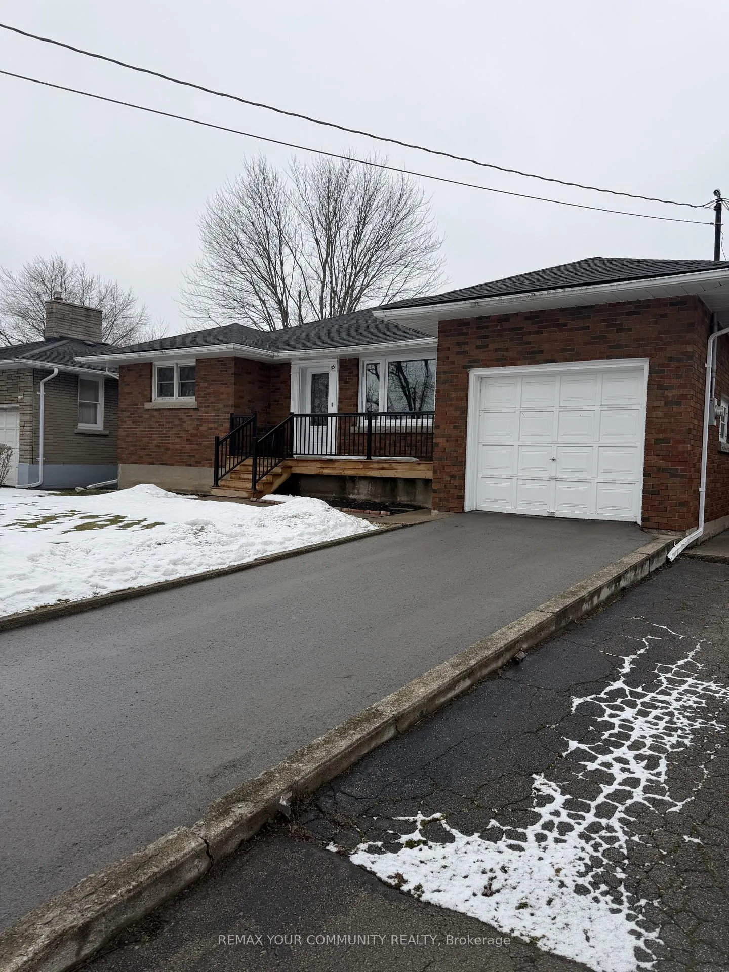 Photo 2 of 59 Cameron Avenue, Welland, Lincoln/Crowland — HOMEH