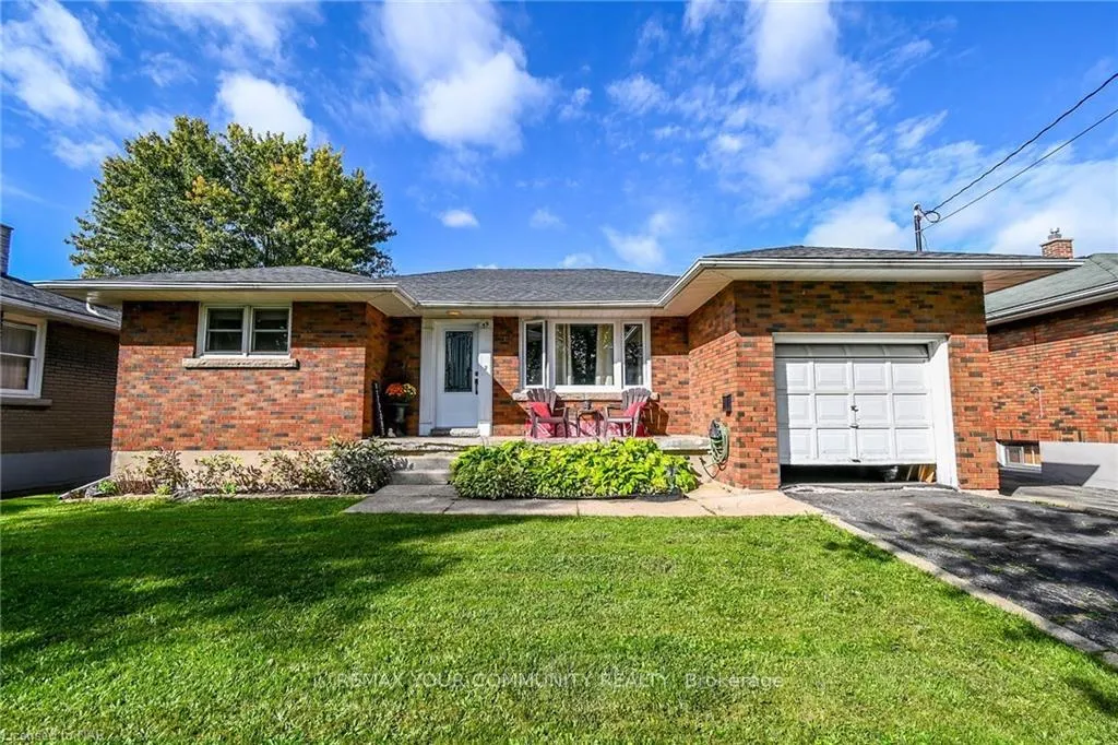 Photo 3 of 59 Cameron Avenue, Welland, Lincoln/Crowland — HOMEH