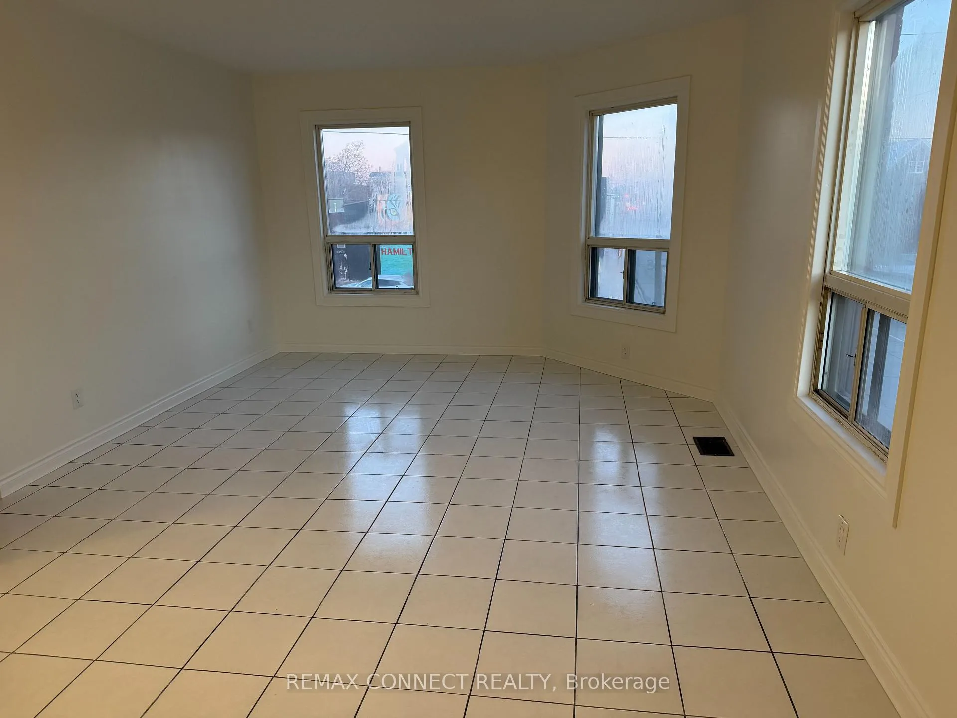 Photo 3 of Unit Unit 4, 267 Catharine Street N, Hamilton, Beasley — HOMEH