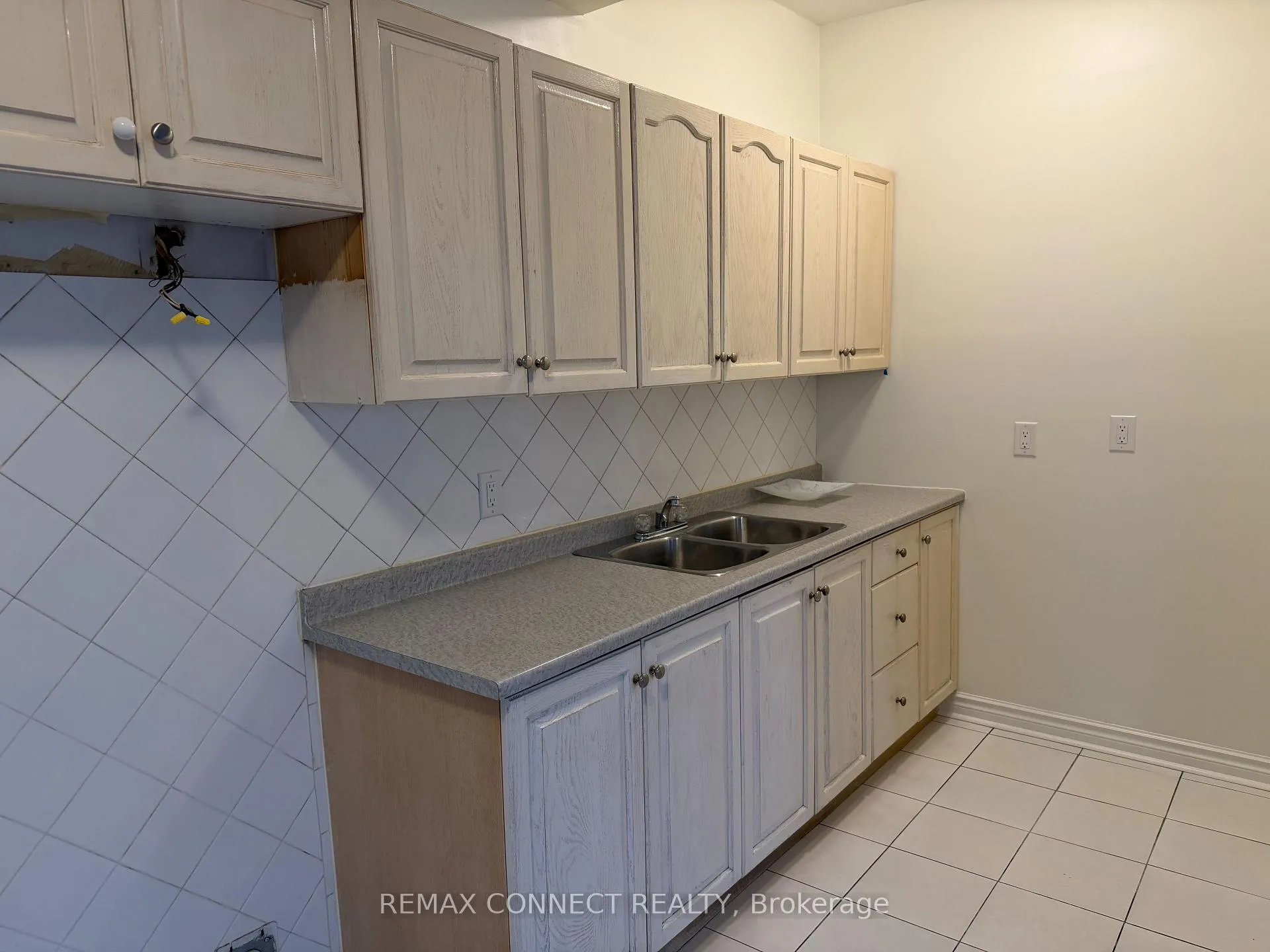 Photo 4 of Unit Unit 4, 267 Catharine Street N, Hamilton, Beasley — HOMEH