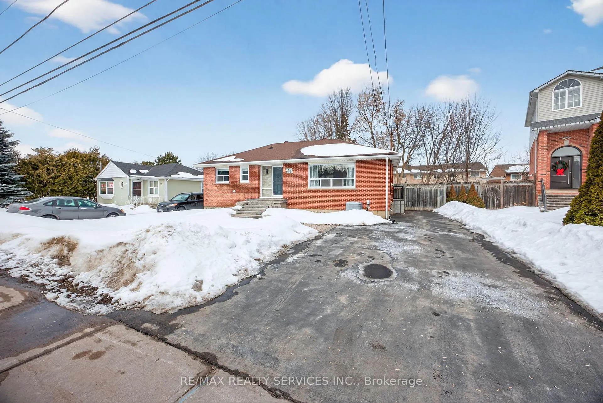 Photo 2 of 64 River Drive, Halton Hills, Georgetown — HOMEH