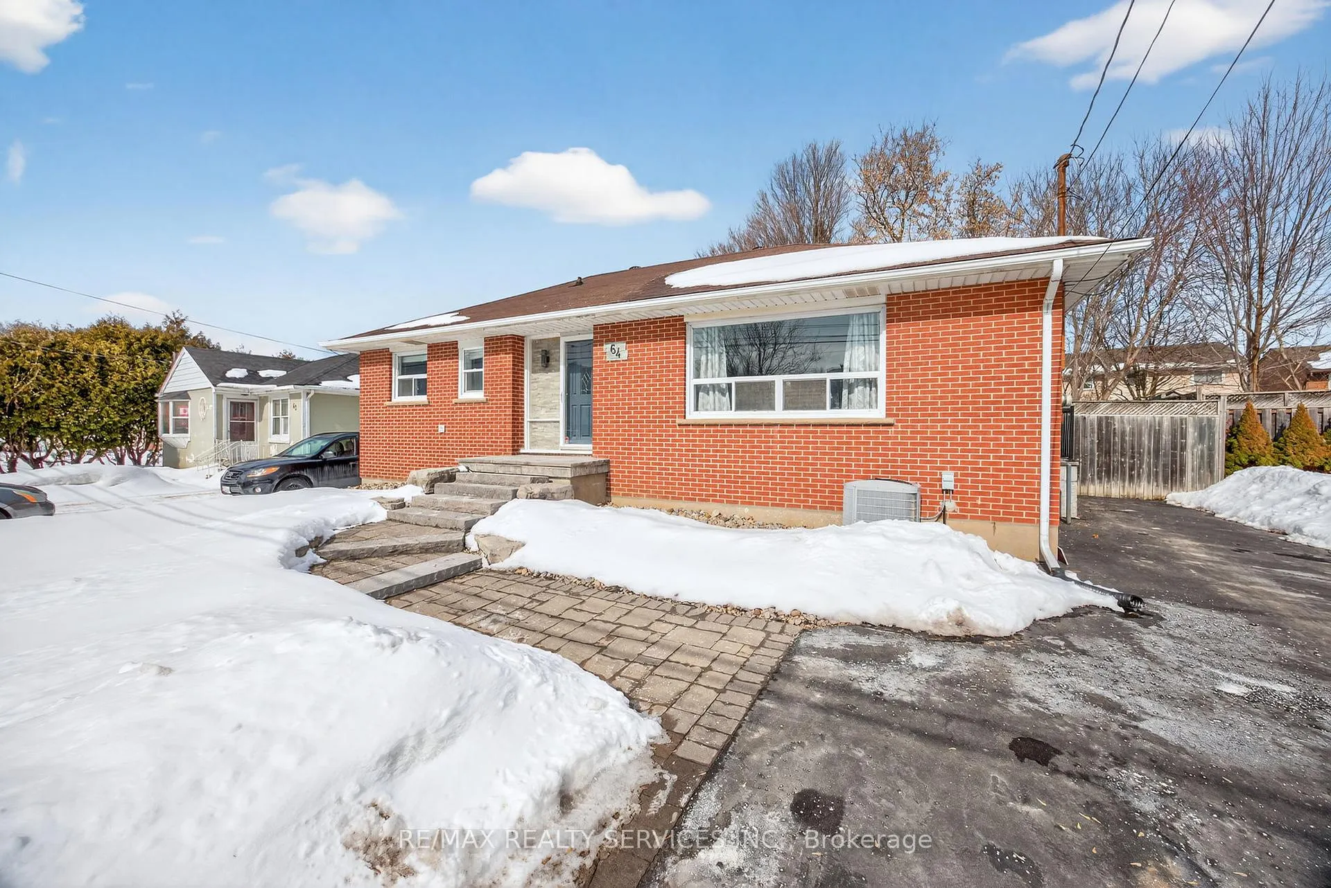 Photo 3 of 64 River Drive, Halton Hills, Georgetown — HOMEH
