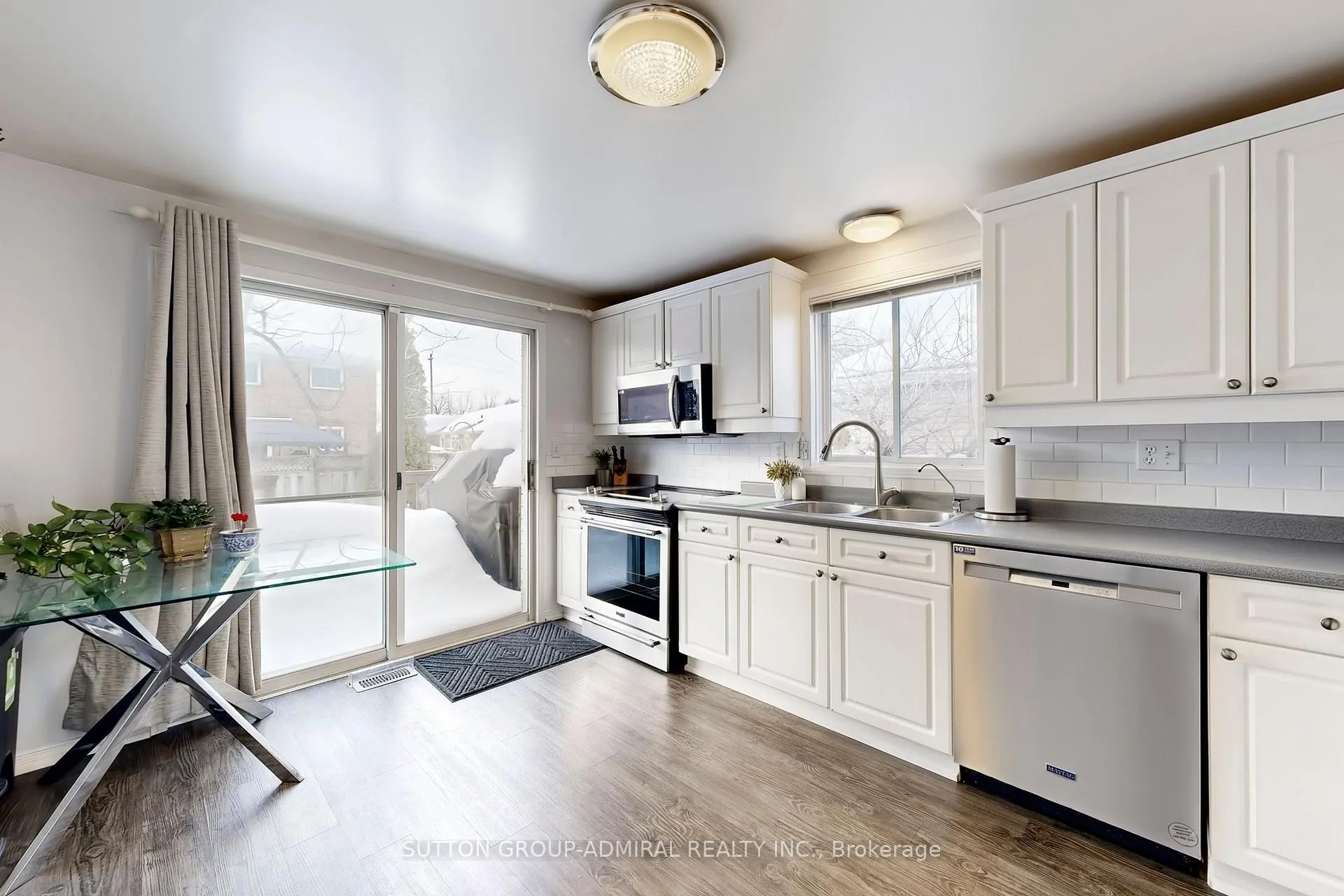Photo 8 of 4 Irish Lane, Barrie, Grove East — HOMEH