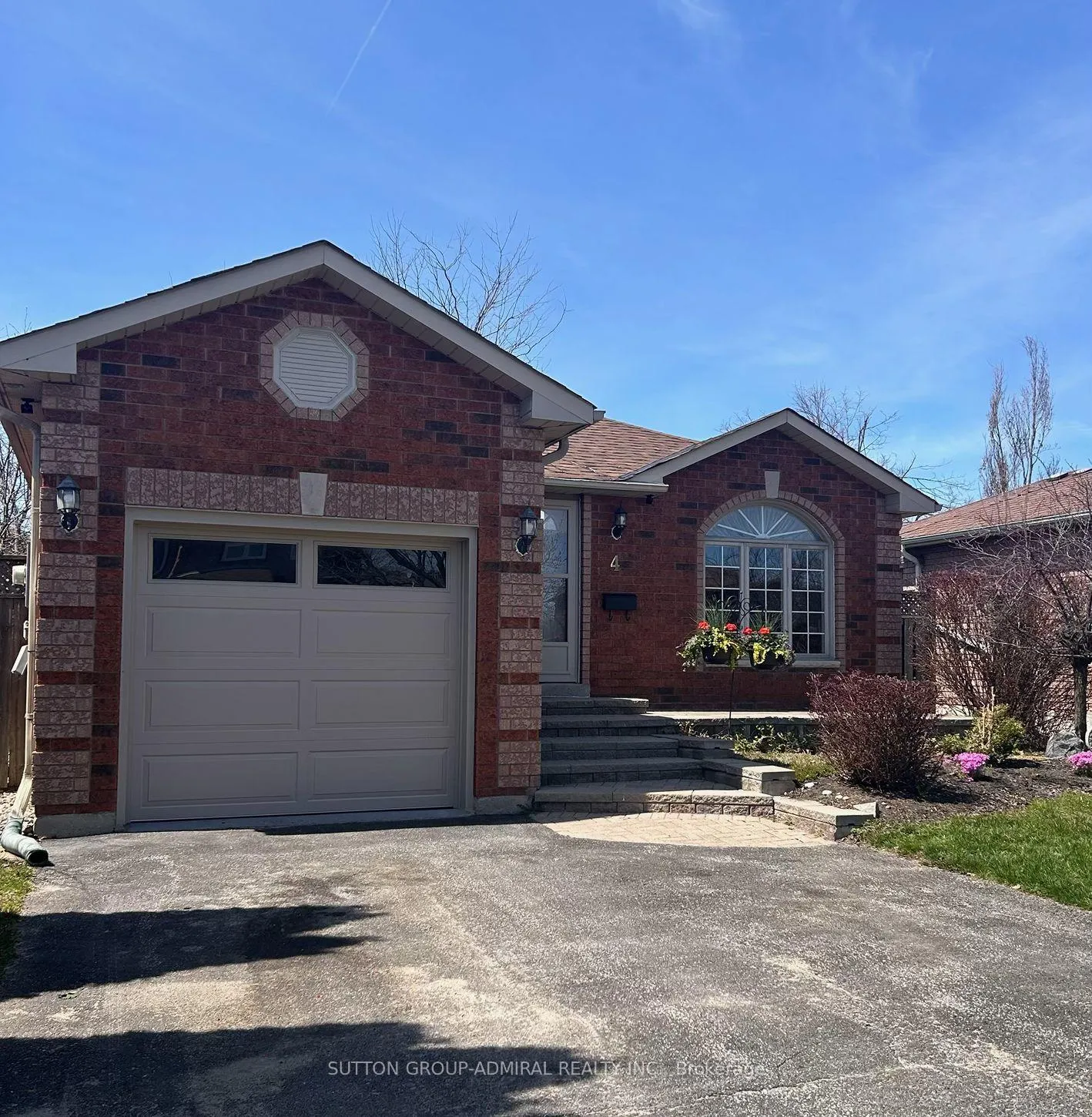 Photo 1 of 4 Irish Lane, Barrie, Grove East — HOMEH