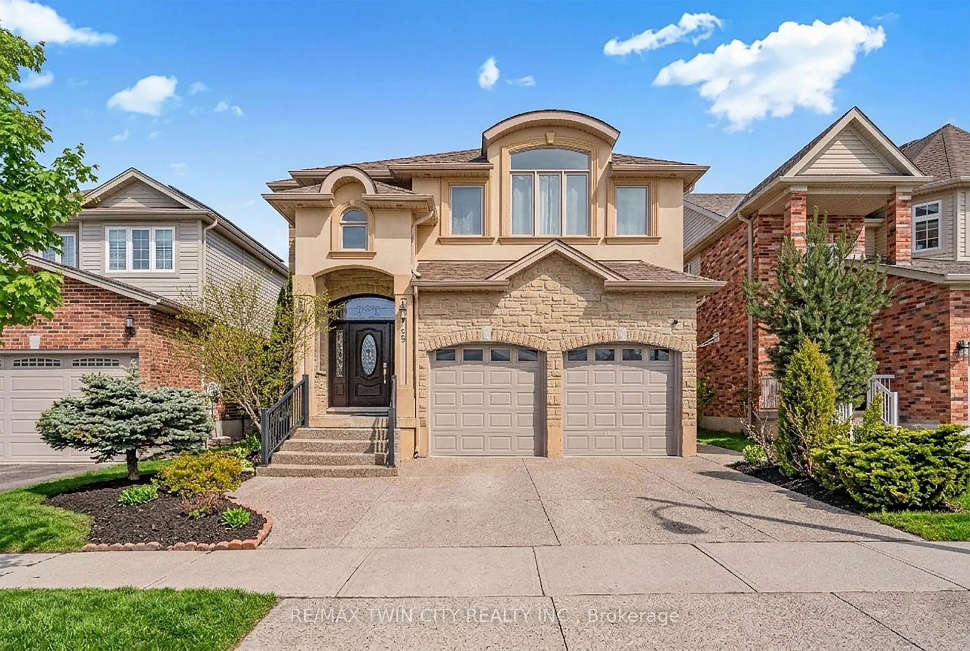 Photo 1 of 59 Newcastle Drive, Kitchener — HOMEH