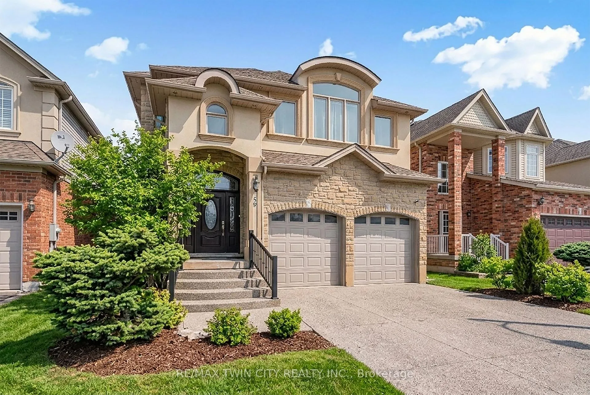 Photo 2 of 59 Newcastle Drive, Kitchener — HOMEH