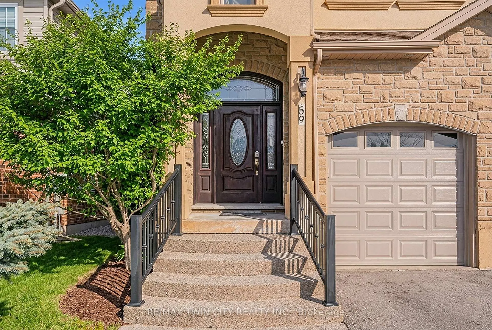 Photo 3 of 59 Newcastle Drive, Kitchener — HOMEH