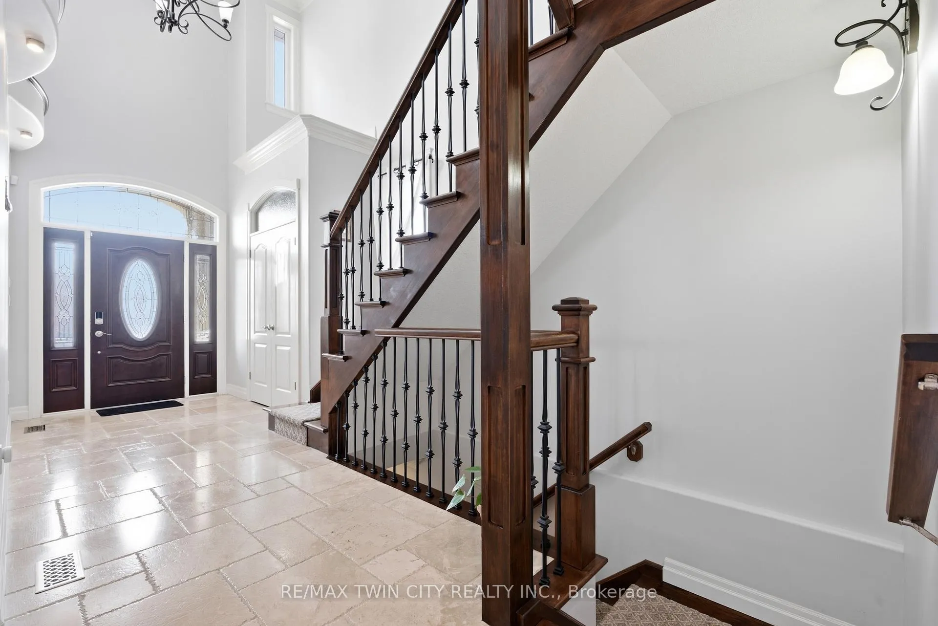 Photo 4 of 59 Newcastle Drive, Kitchener — HOMEH