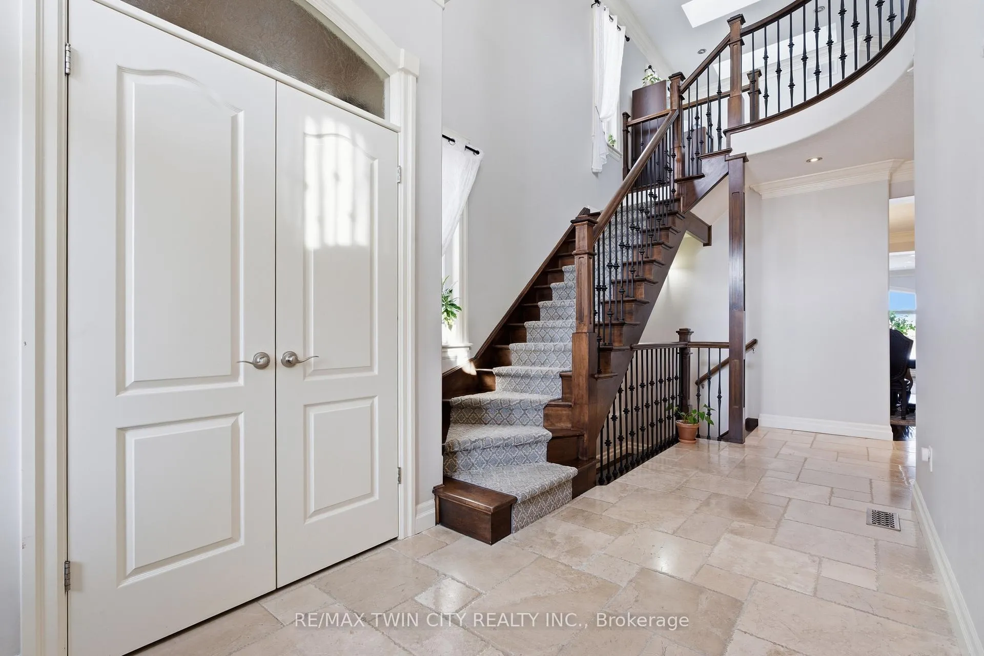 Photo 5 of 59 Newcastle Drive, Kitchener — HOMEH