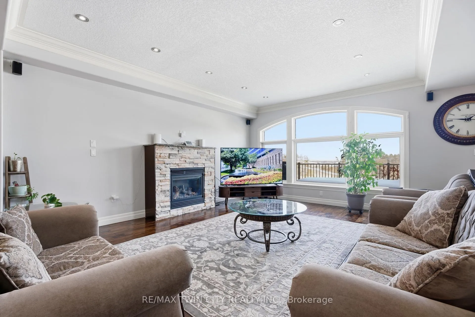 Photo 6 of 59 Newcastle Drive, Kitchener — HOMEH