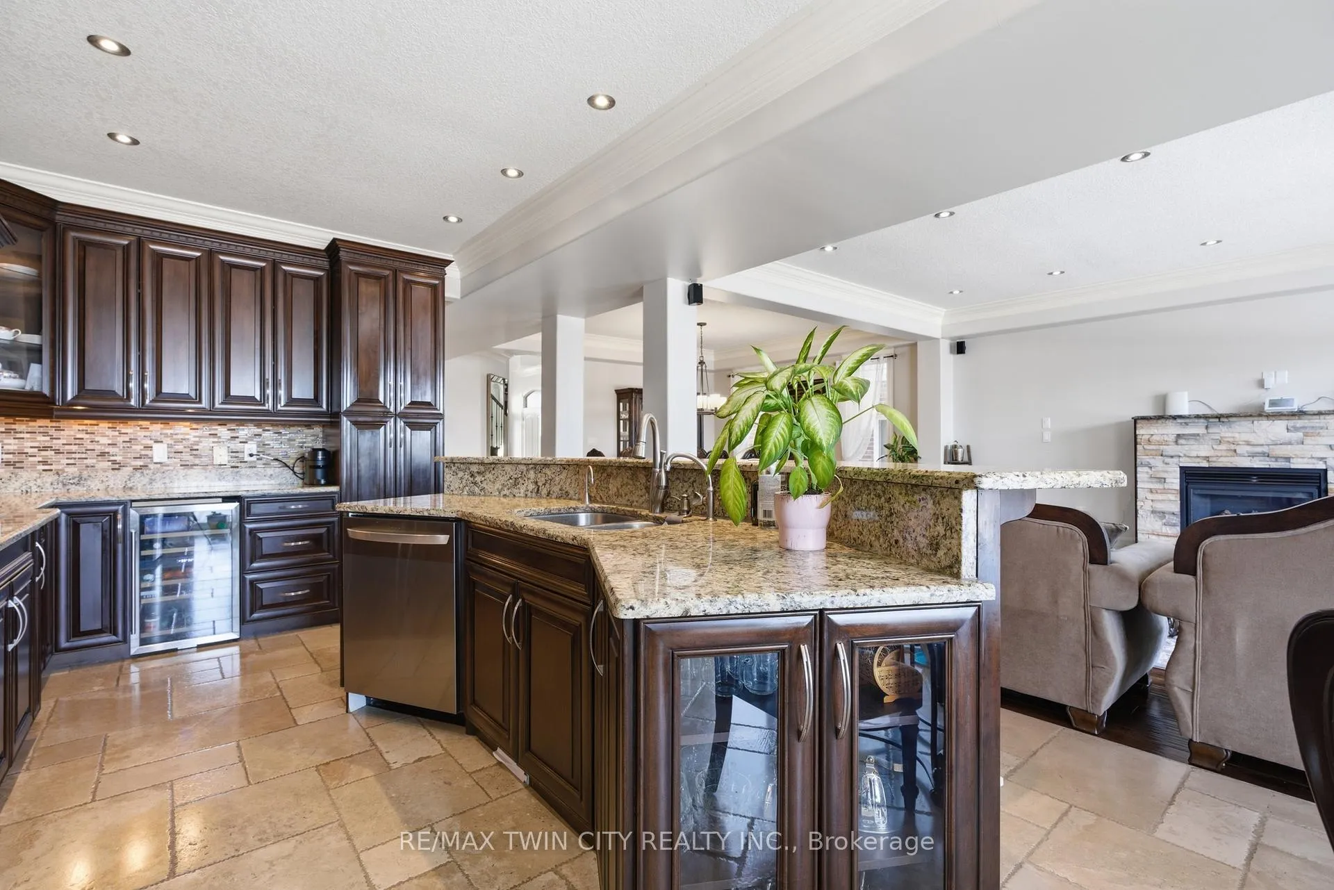 Photo 13 of 59 Newcastle Drive, Kitchener — HOMEH
