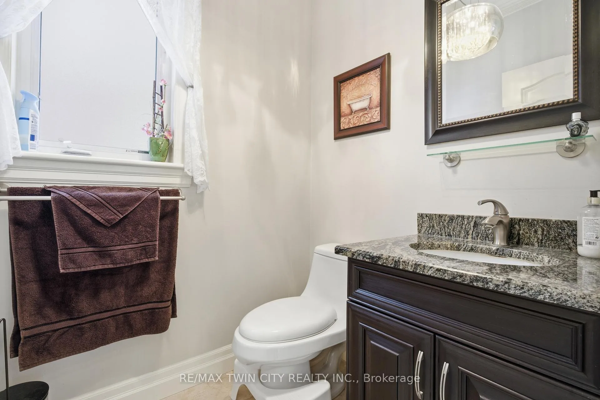 Photo 17 of 59 Newcastle Drive, Kitchener — HOMEH